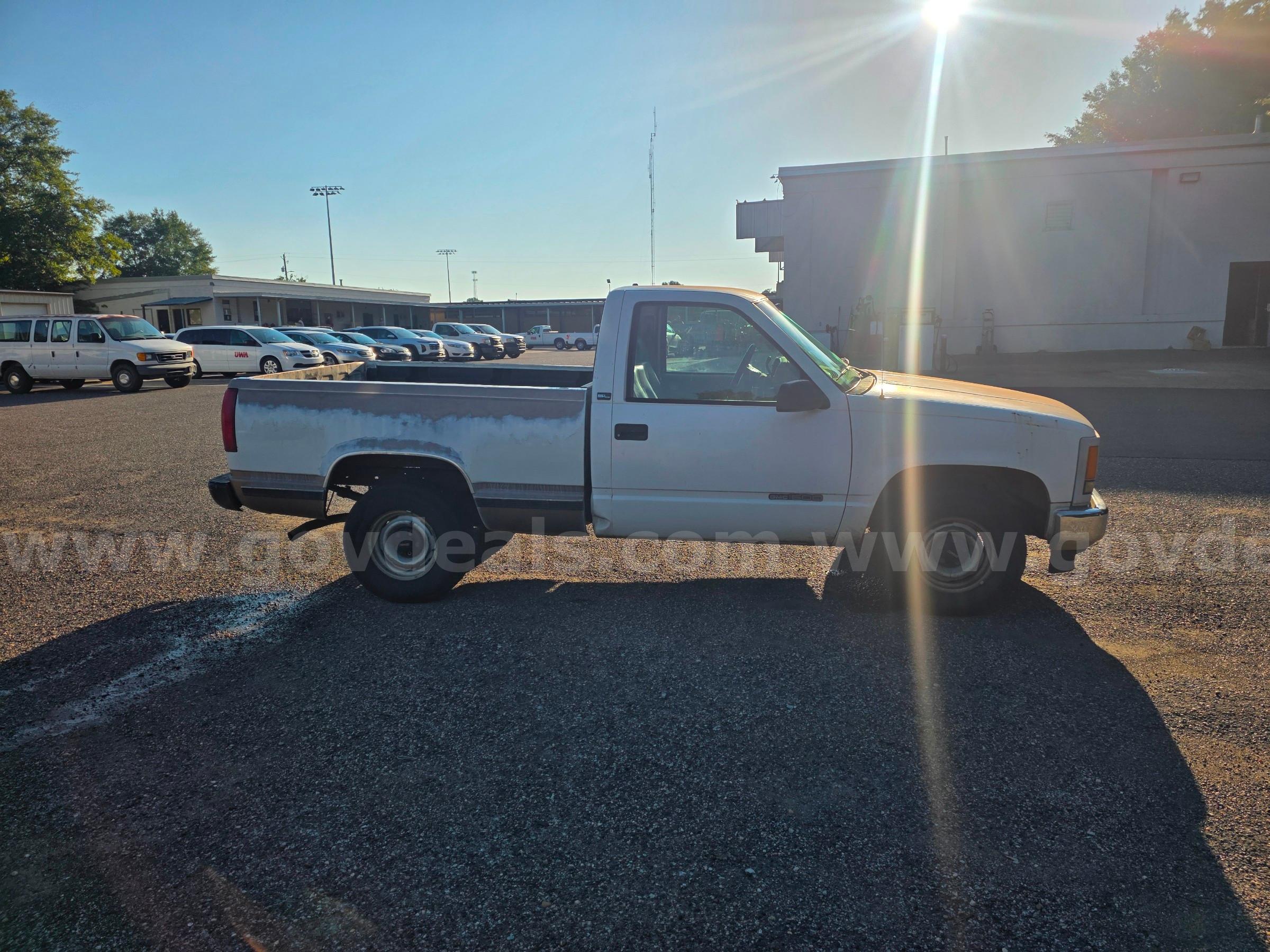 1996 GMC Pickup 1500 GMC 1500 Government Surplus Auction - Photo #3