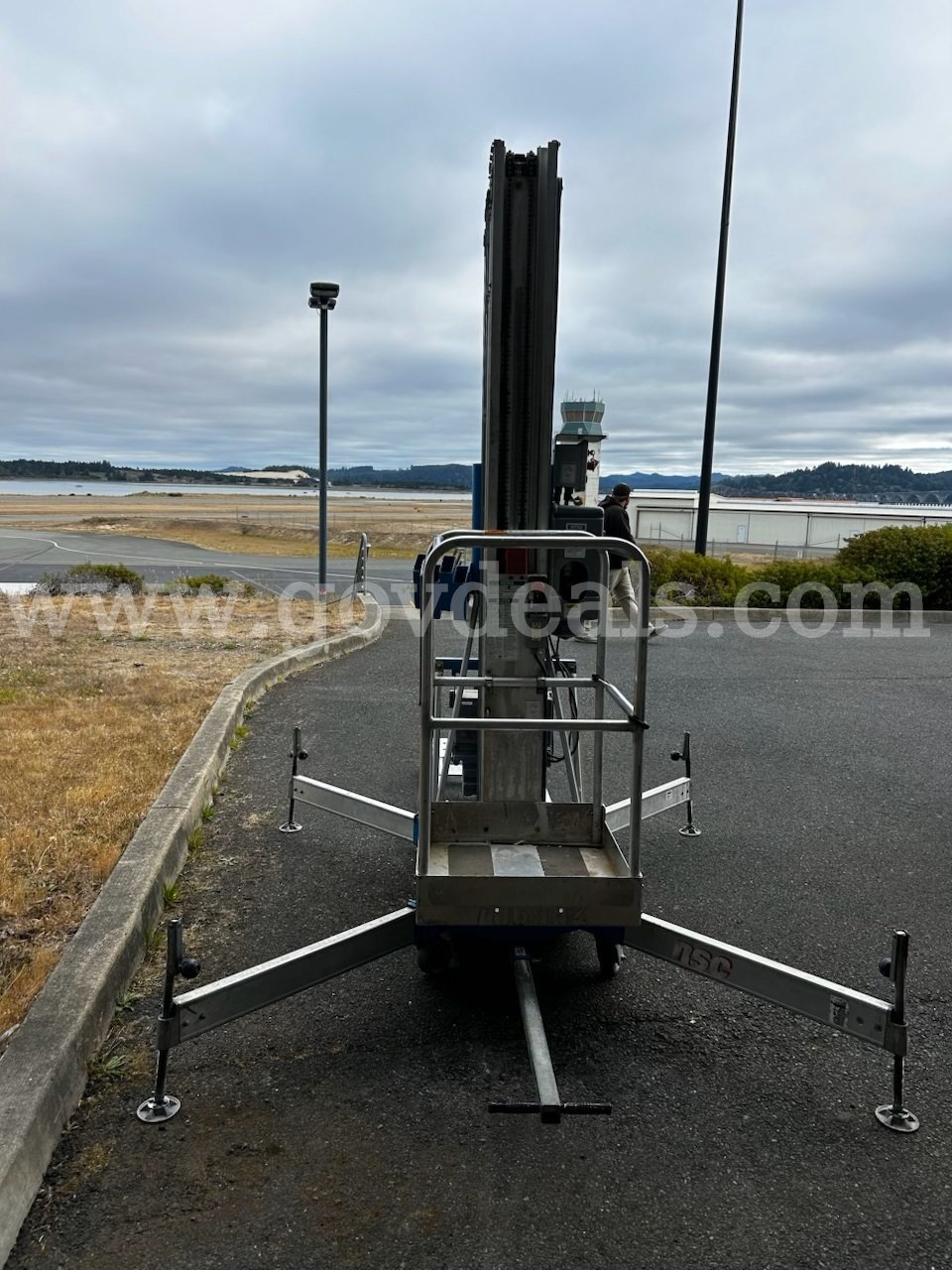 Genie AWP-40S Genie AWP-40S Government Surplus Auction - Photo #3