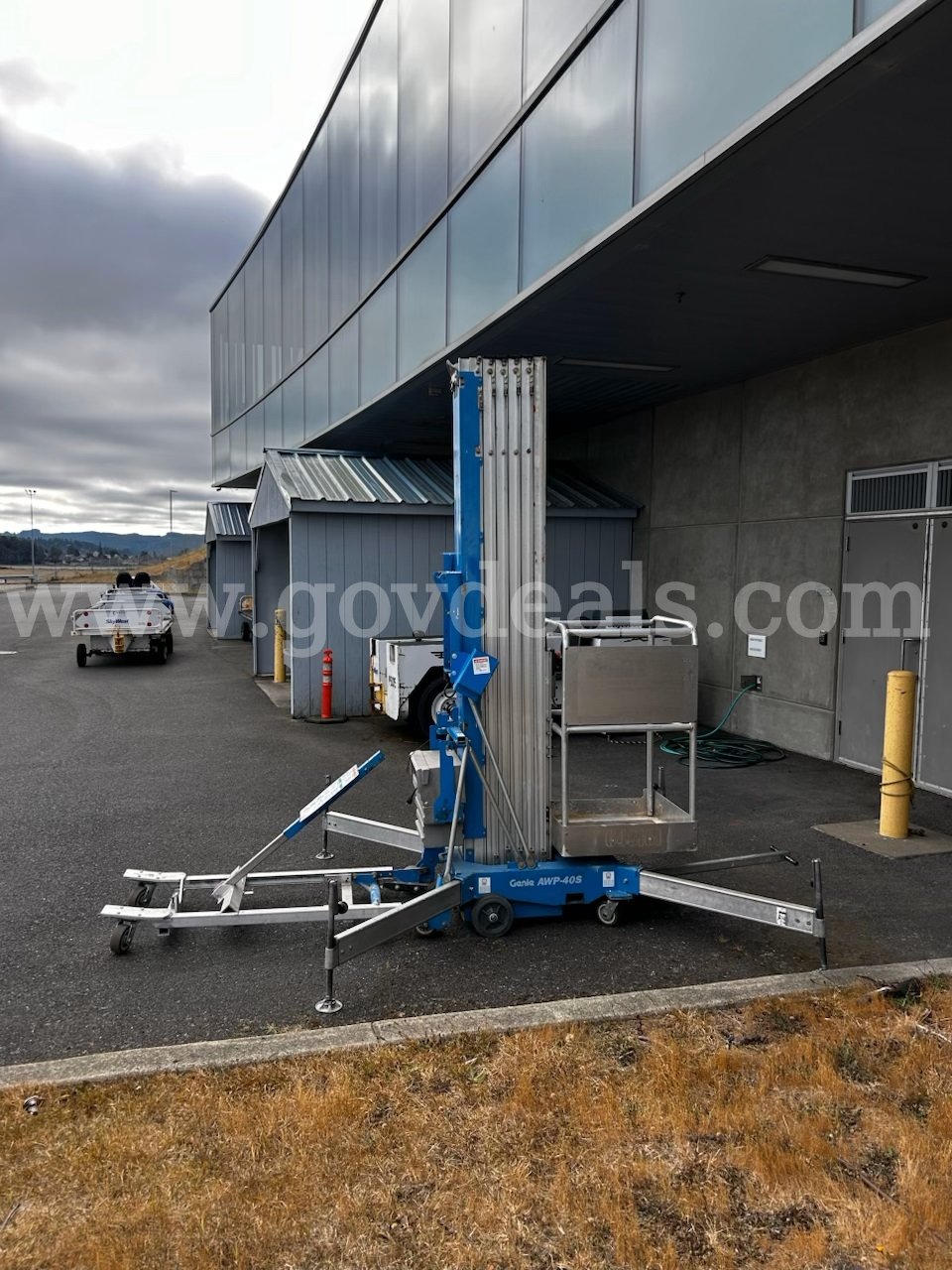 Genie AWP-40S Genie AWP-40S Government Surplus Auction - Photo #5