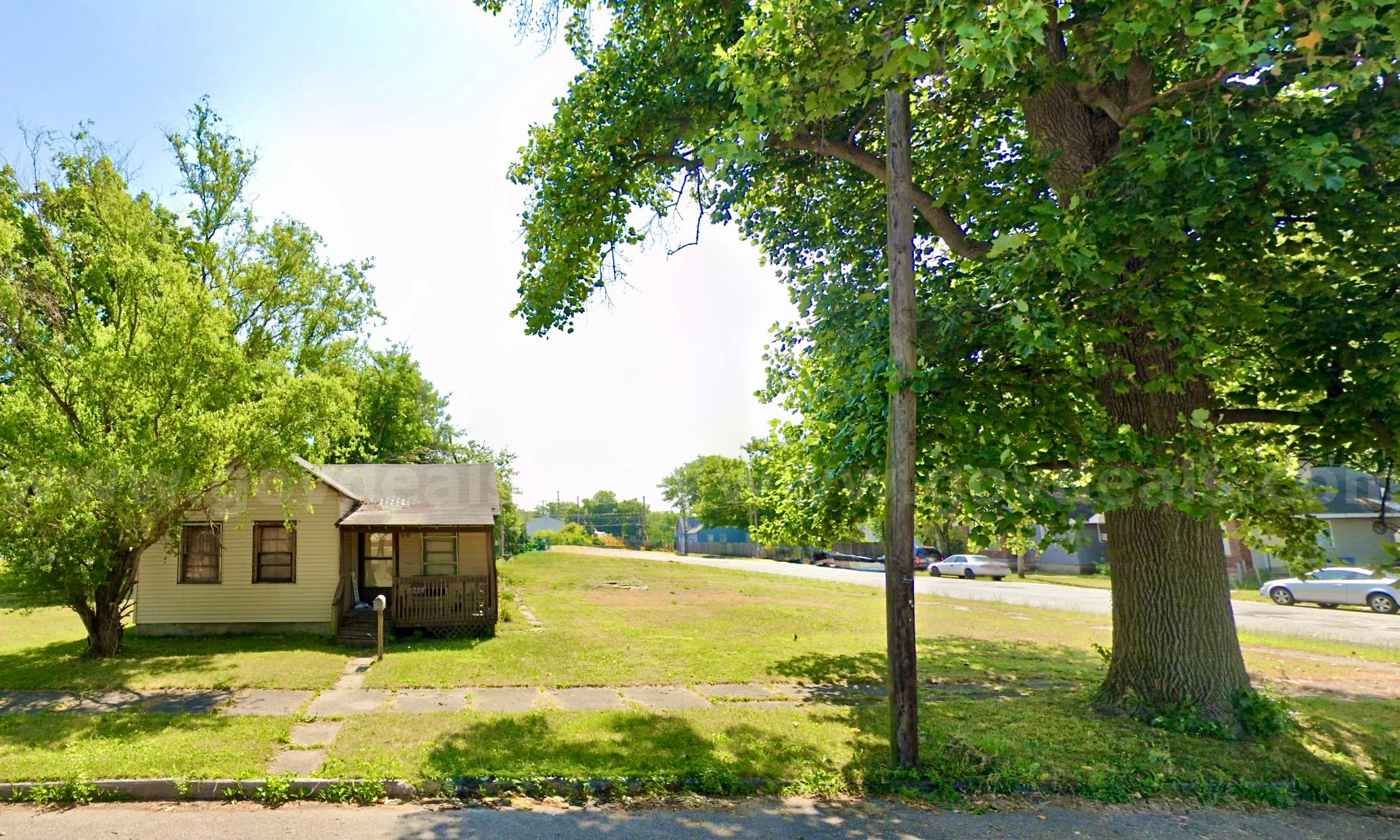 Large Residential Lot 0.9 Miles from Indiana State University   Government Surplus Auction - Photo #4