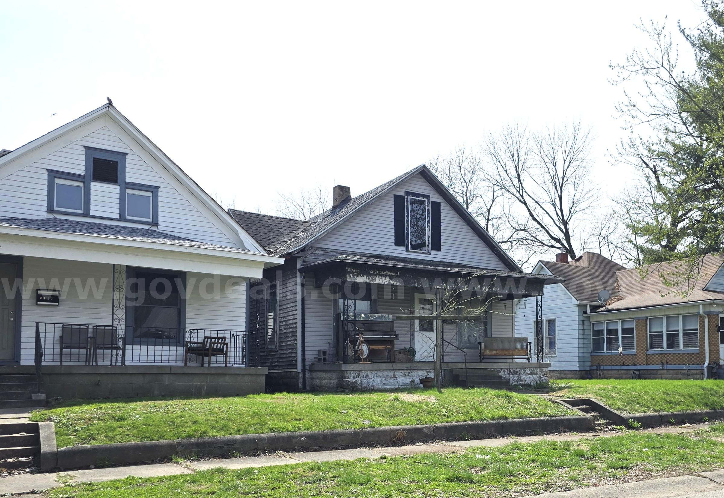 Single Family House 1.6 Miles from Indiana State University (Terre Haute, IN)   Government Surplus Auction - Photo #2