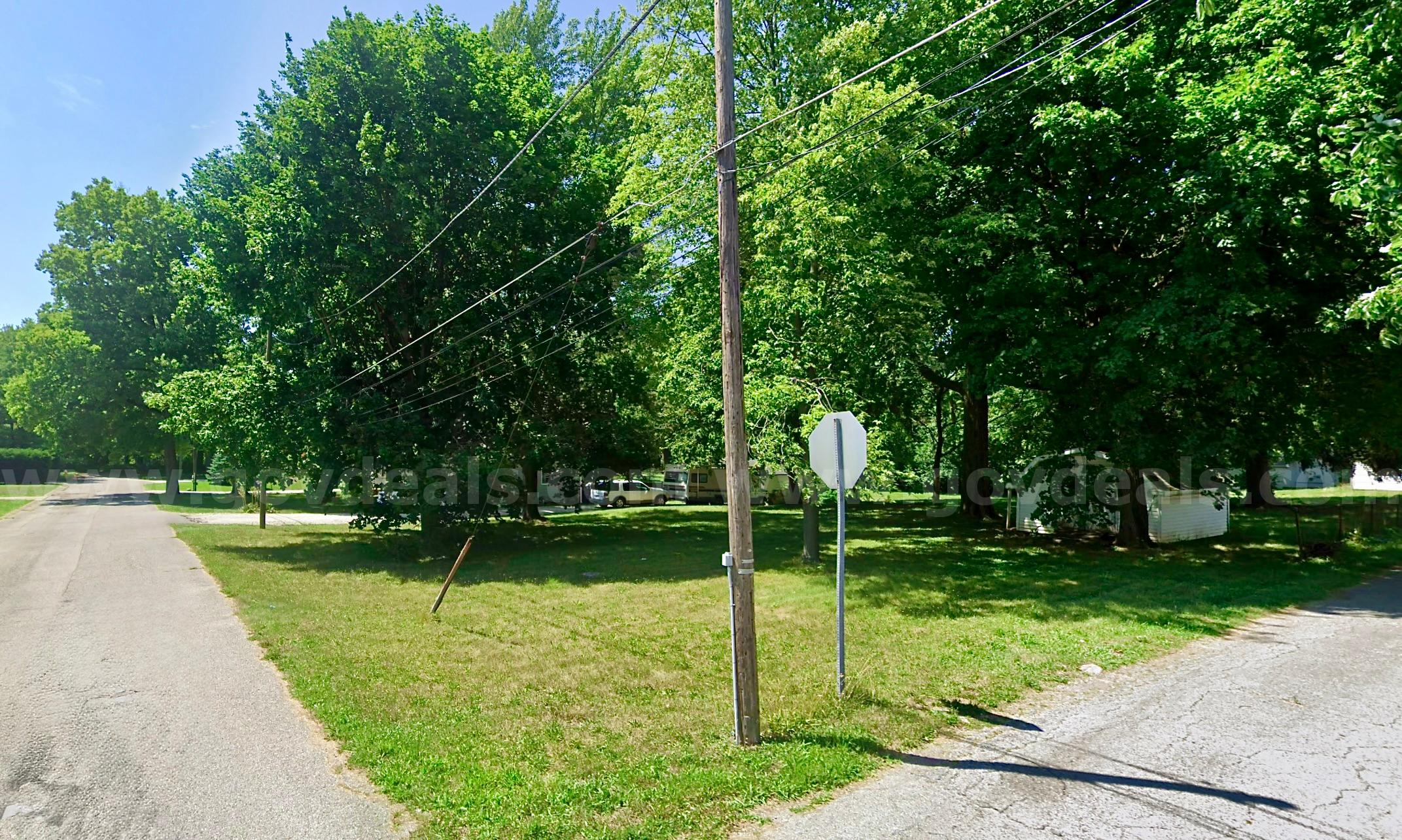 95’ X 207’ Sq ft (0.45 Ac) Large 3-adjacent Residential City lots with a Utility Shed near Indiana Wesleyan University  207 Government Surplus Auction - Photo #3