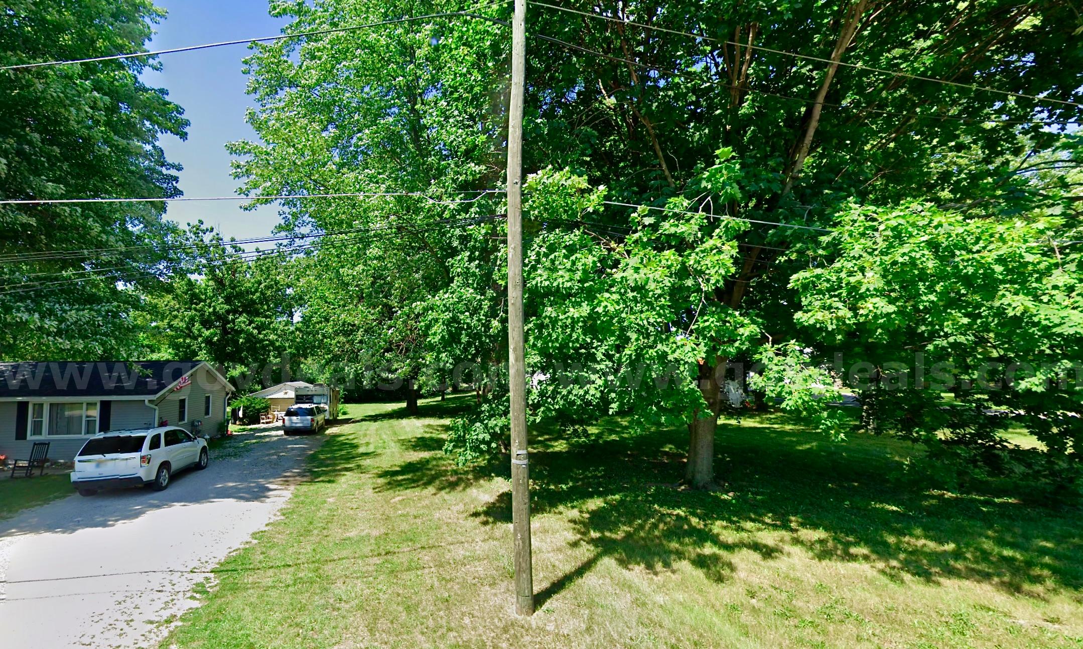 95’ X 207’ Sq ft (0.45 Ac) Large 3-adjacent Residential City lots with a Utility Shed near Indiana Wesleyan University  207 Government Surplus Auction - Photo #4