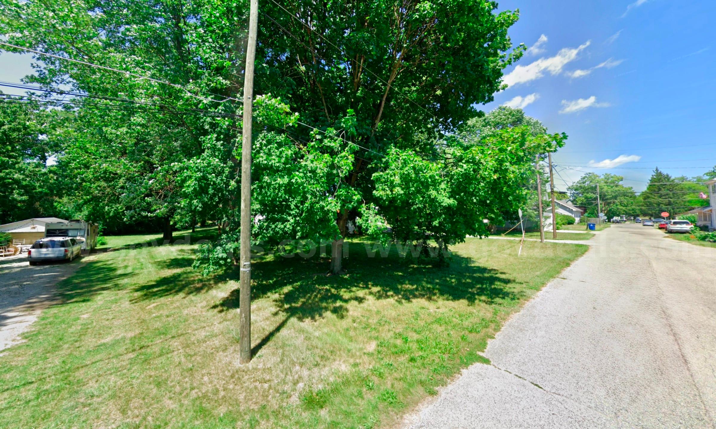 95’ X 207’ Sq ft (0.45 Ac) Large 3-adjacent Residential City lots with a Utility Shed near Indiana Wesleyan University  207 Government Surplus Auction - Photo #5