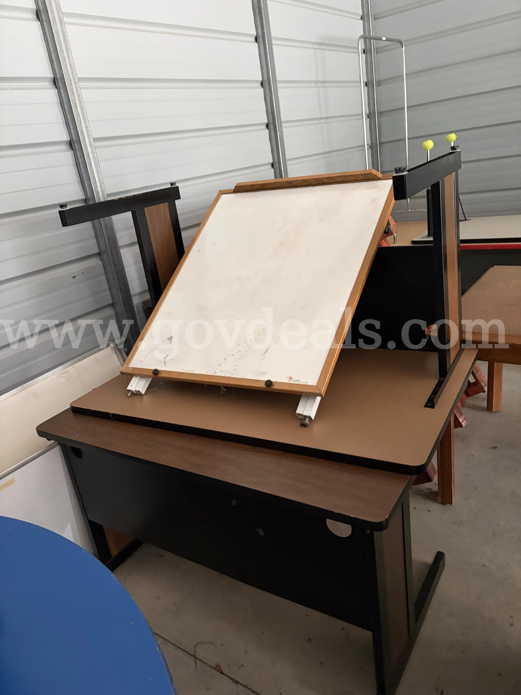 Easel Type Dry Erase Board   Government Surplus Auction - Photo #2