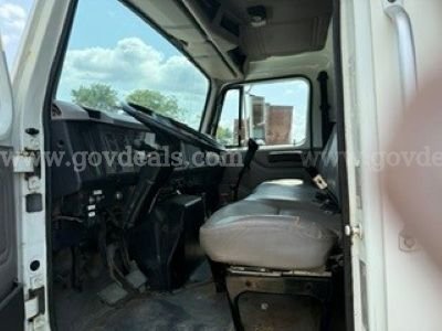 1998 International 4700 in great condition International 4700 Government Surplus Auction - Photo #4