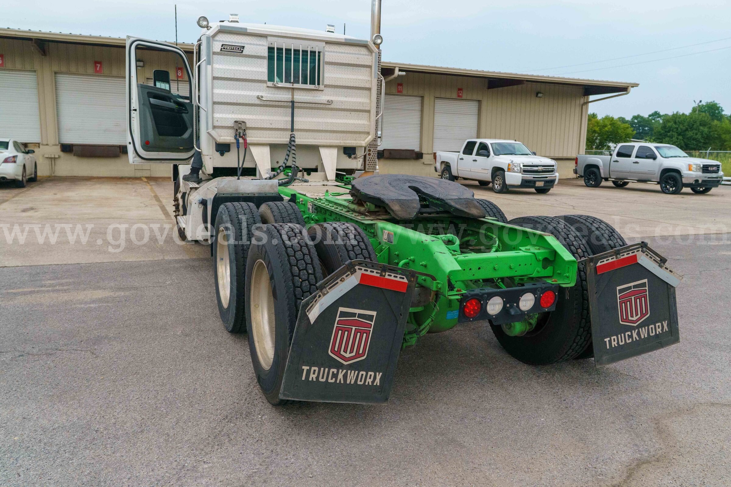 2021 Kenworth T880 T/A Truck Tractor-Inoperable Kenworth T880 Government Surplus Auction - Photo #2