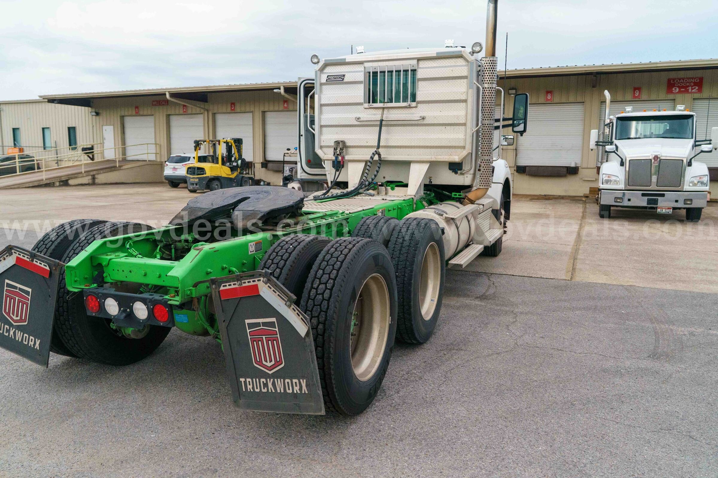 2021 Kenworth T880 T/A Truck Tractor-Inoperable Kenworth T880 Government Surplus Auction - Photo #3