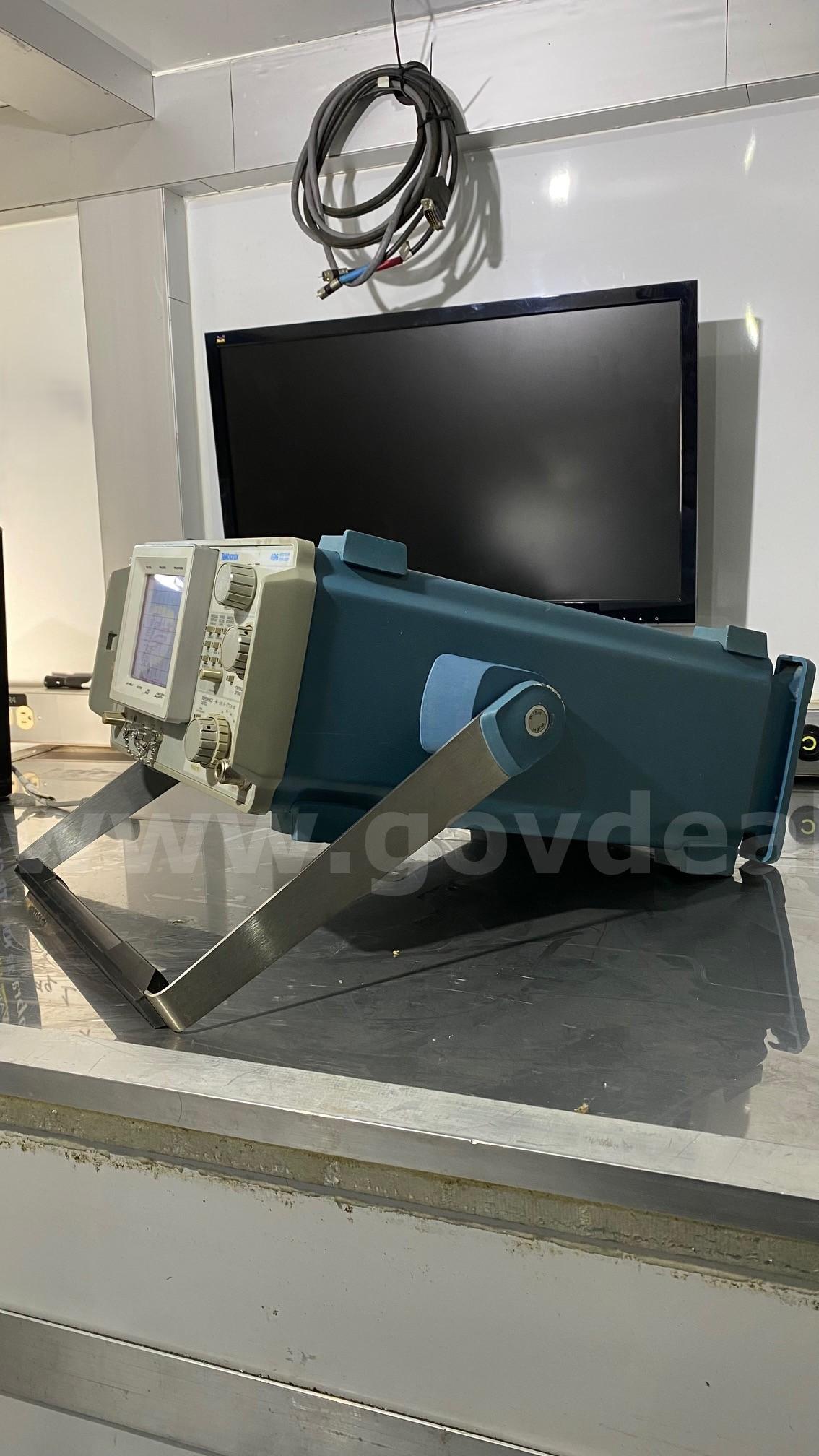 Portable Spectrum Analyzer   Government Surplus Auction - Photo #3