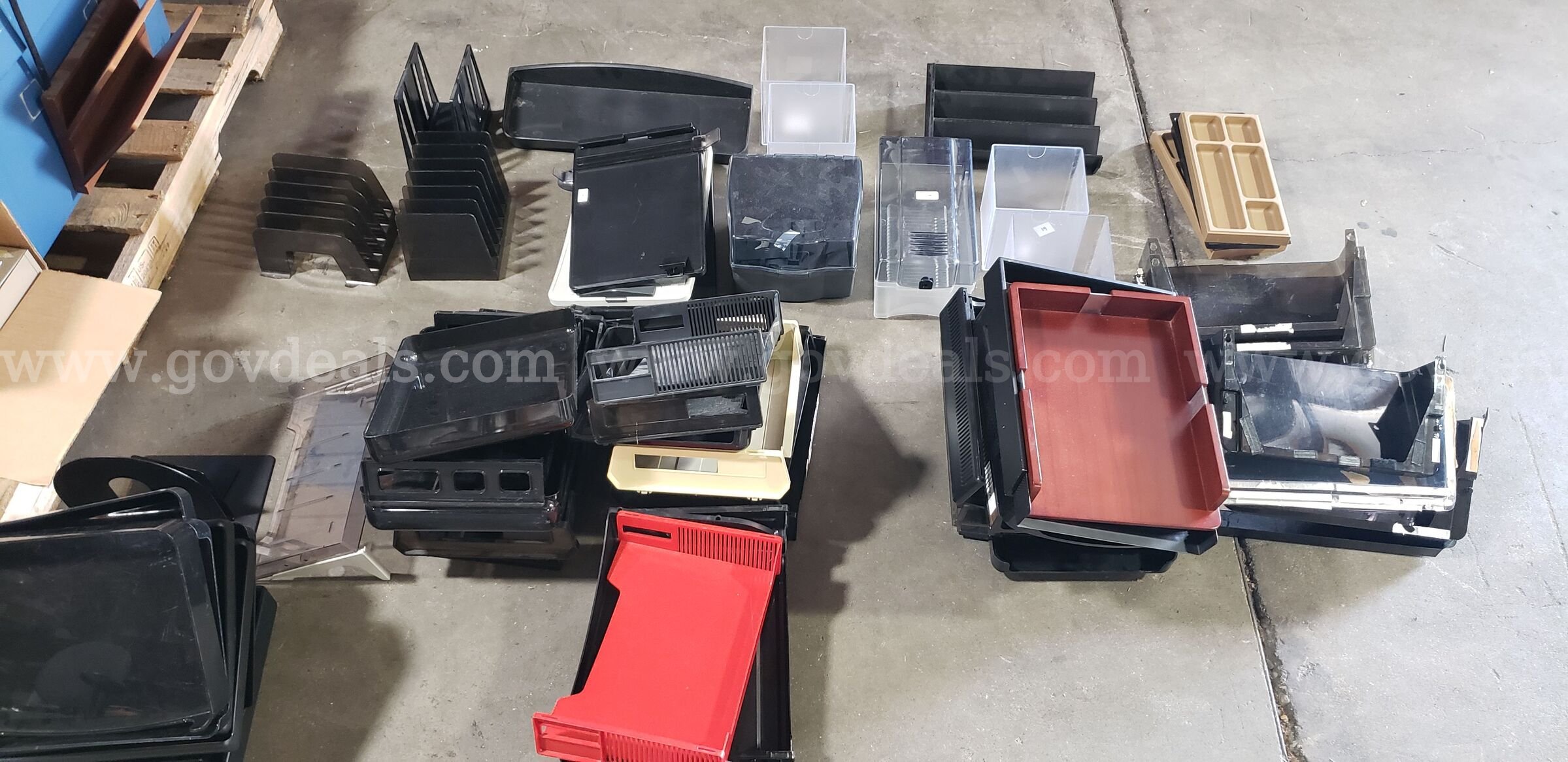 1 Lot of Miscellaneous Office Organizers   Government Surplus Auction - Photo #2