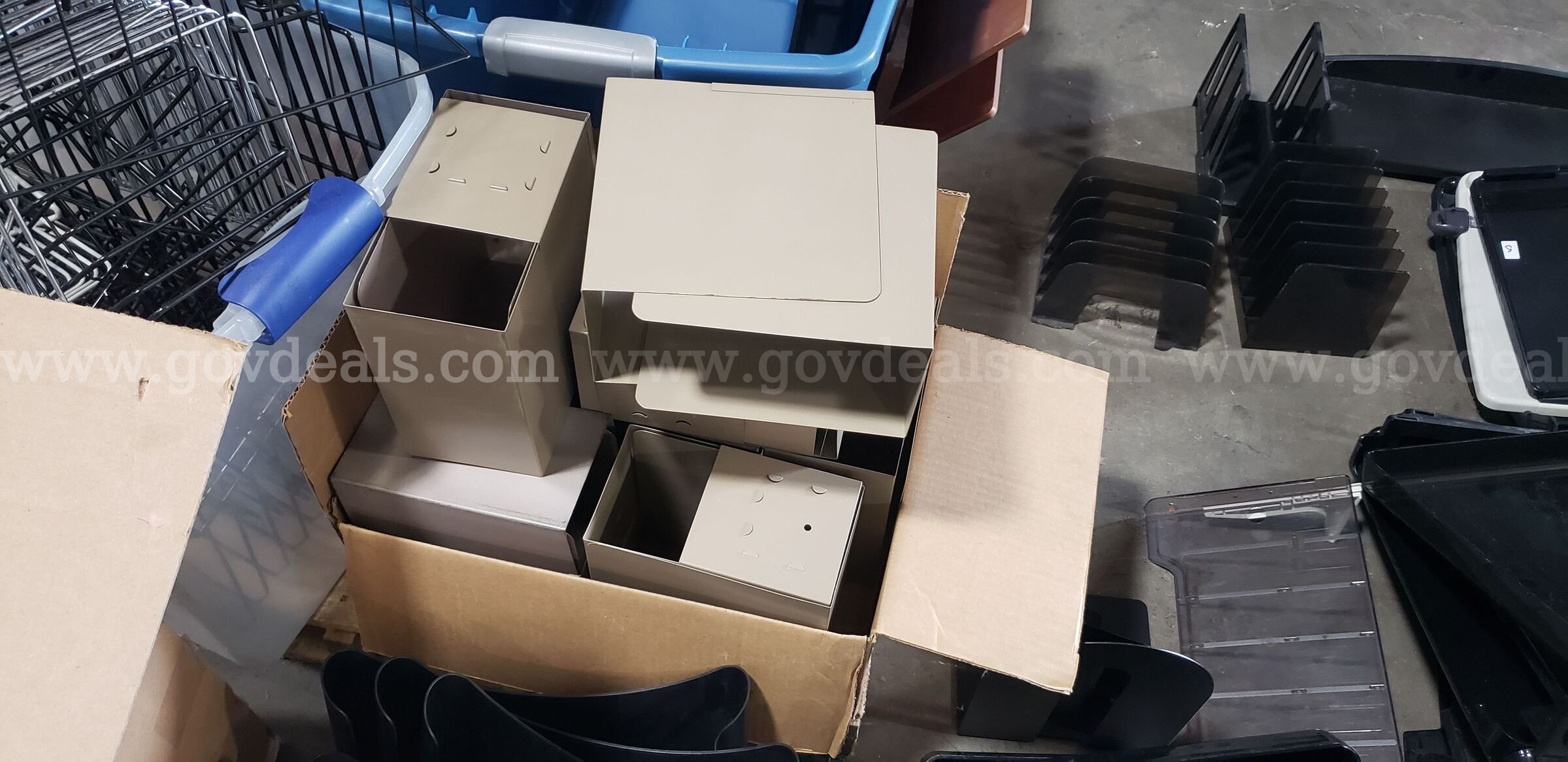 1 Lot of Miscellaneous Office Organizers   Government Surplus Auction - Photo #5