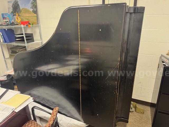 KNABE Piano   Government Surplus Auction - Photo #3