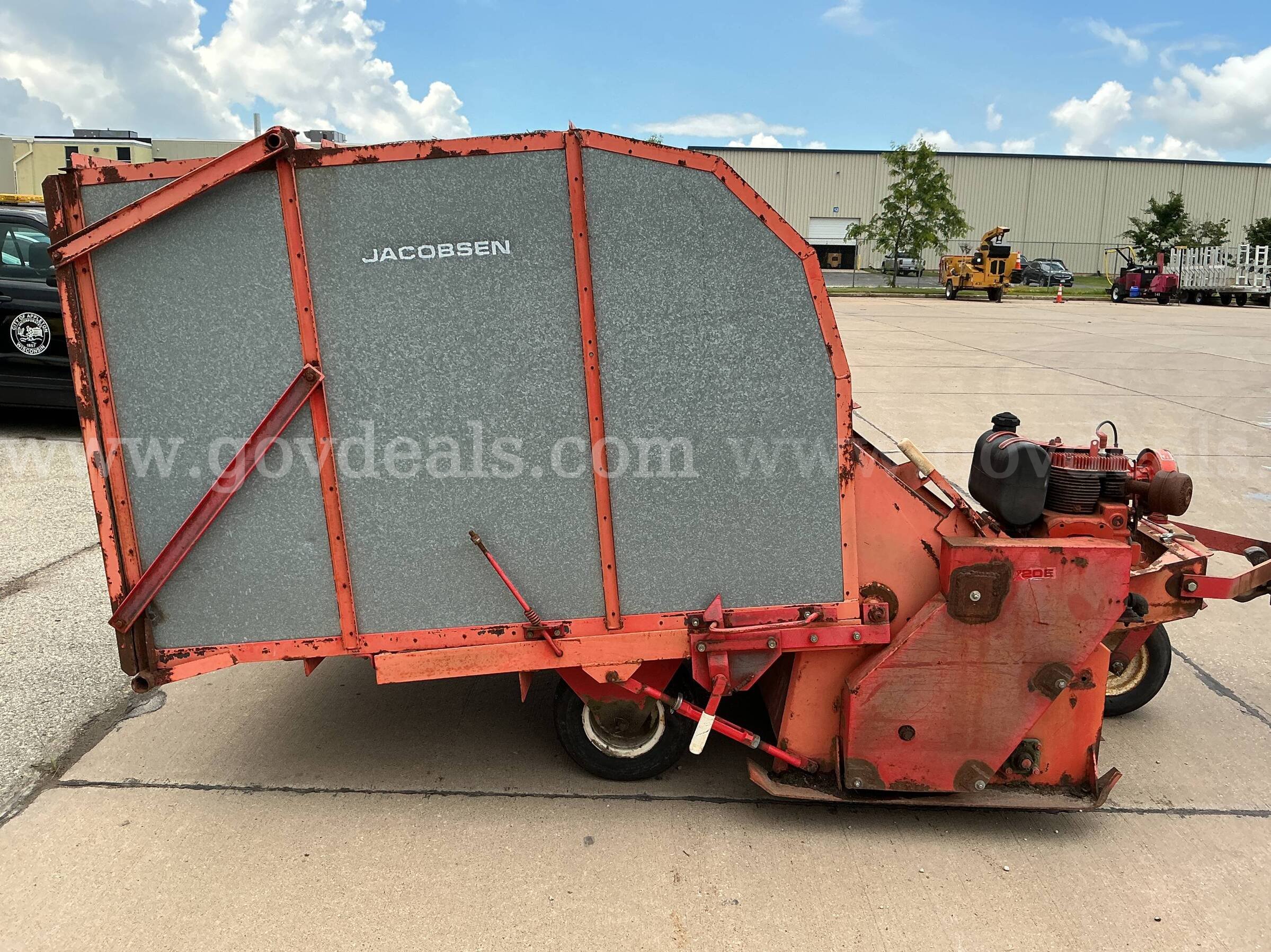Jacobsen Lawn Sweeper Jacobsen 720E Government Surplus Auction - Photo #3