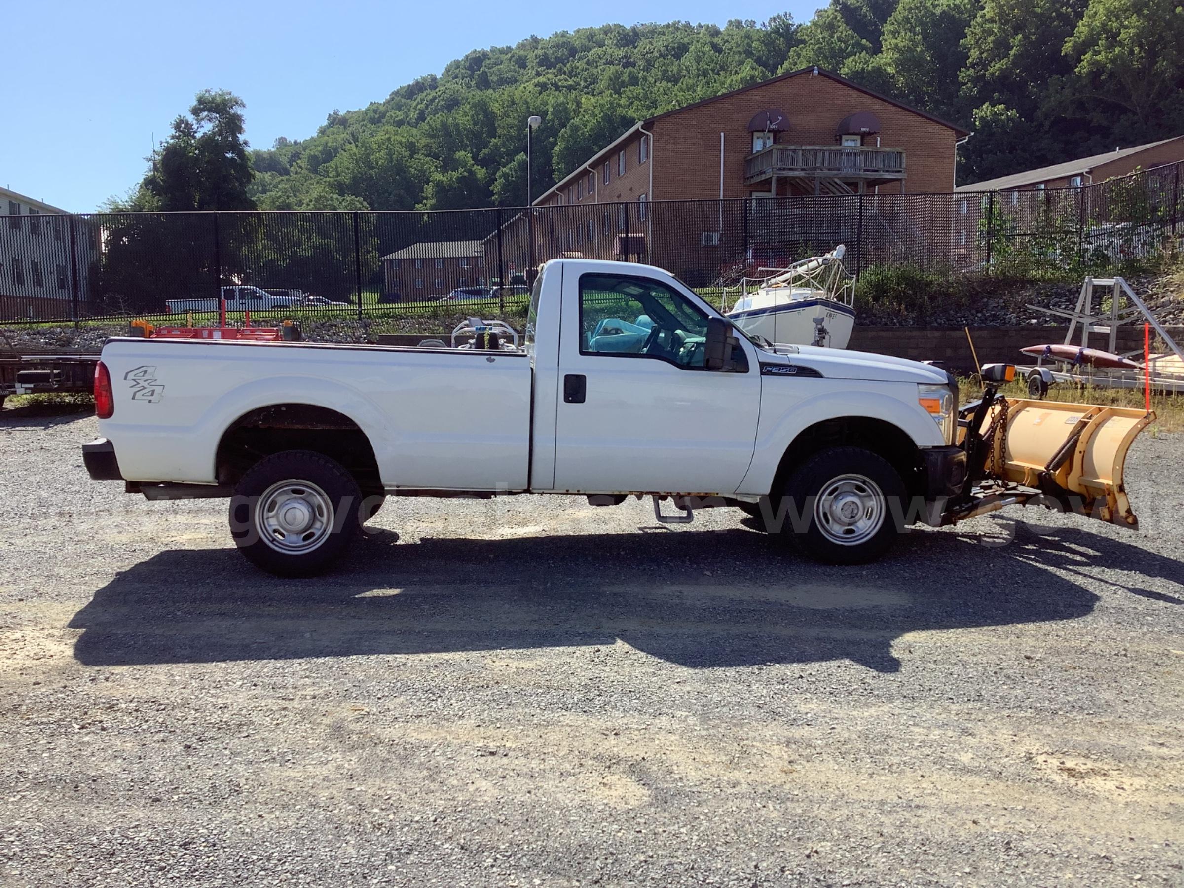 2013 Ford F350 4WD Pickup with Snow Plow Ford F350 Government Surplus Auction - Photo #6