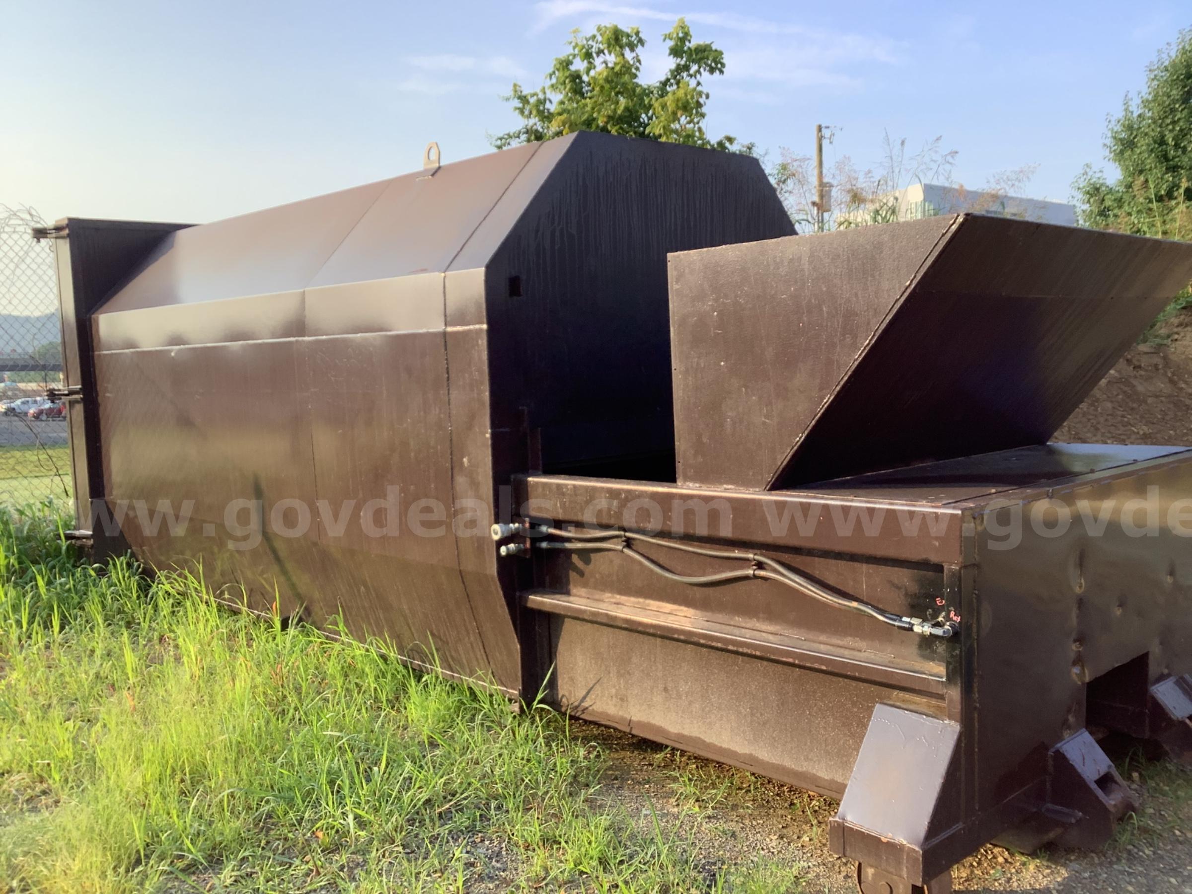 Trash Compactor with Control Unit Reaction Distributing INC  Government Surplus Auction - Photo #3