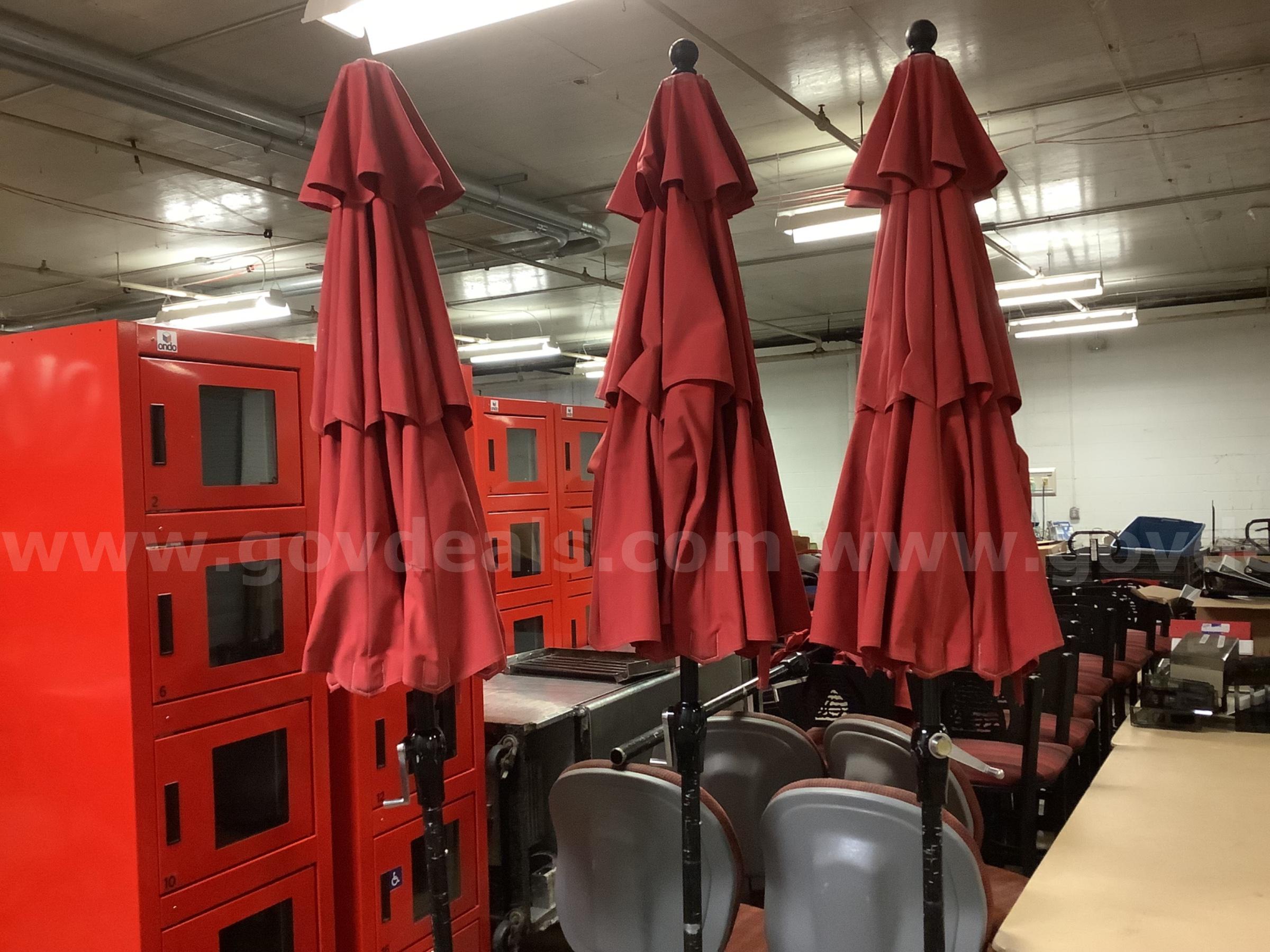 Lot of stools, chairs and umbrellas   Government Surplus Auction - Photo #3
