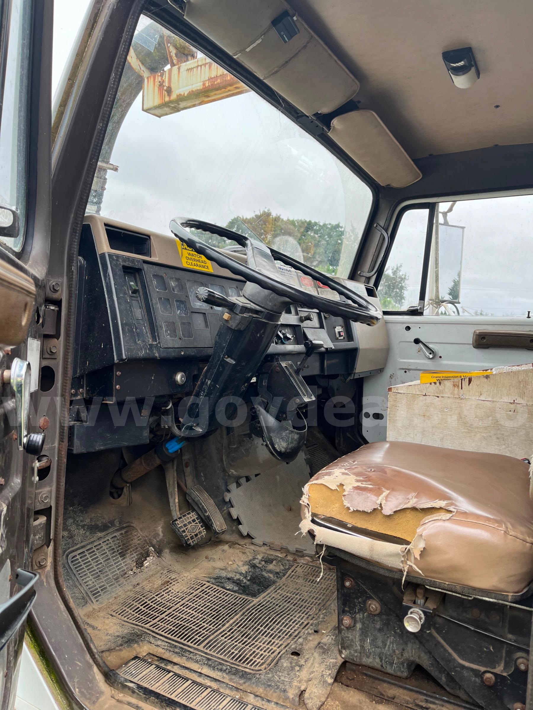 1991 Vactor 2100 series International 2100 Government Surplus Auction - Photo #5