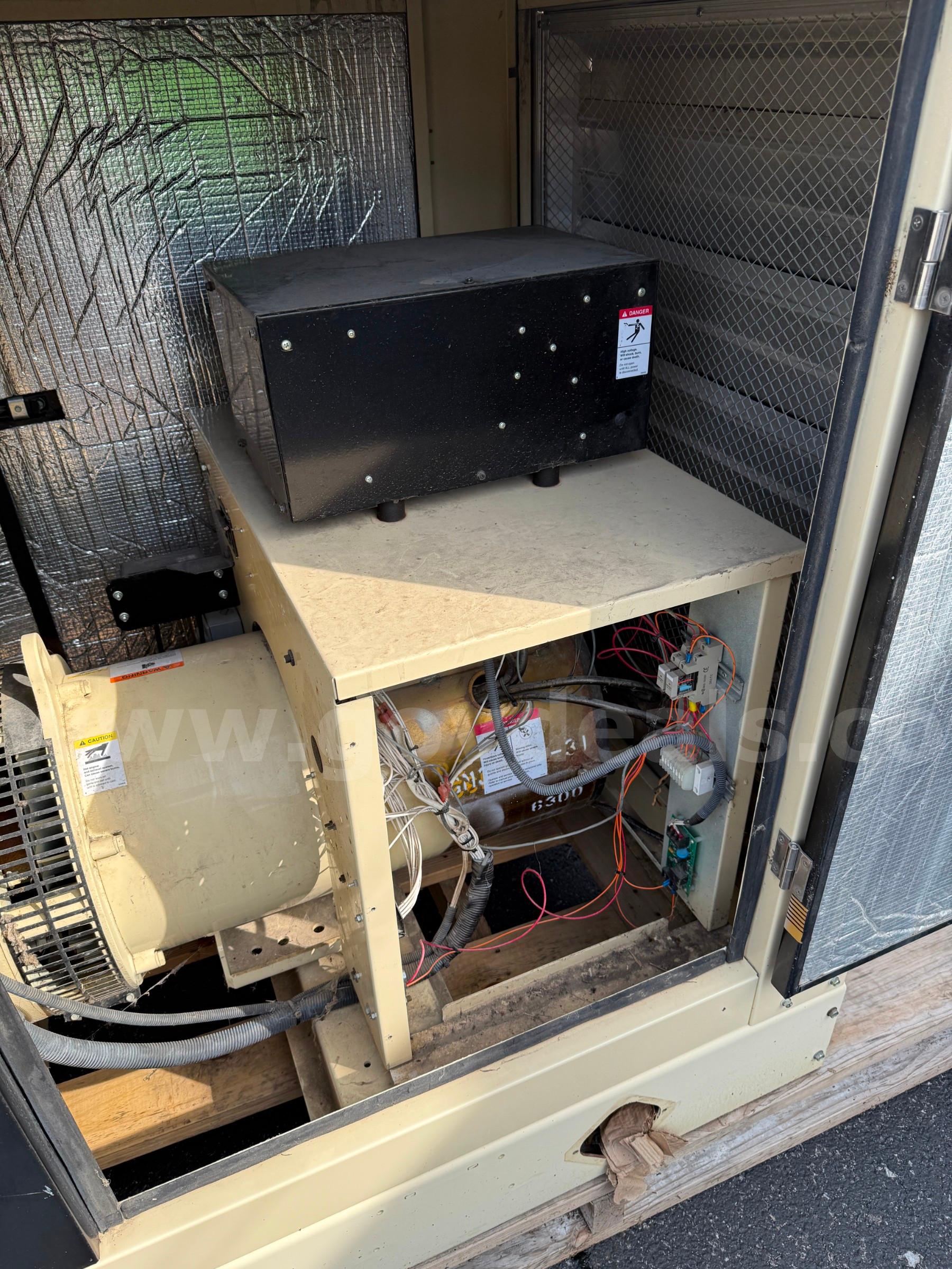 Kohler 50KW LP Standby Generator – Model 50RZGB – ONLY 615.6 Hours – GM 5.0L V8 – Enclosed Kohler 615 Government Surplus Auction - Photo #6