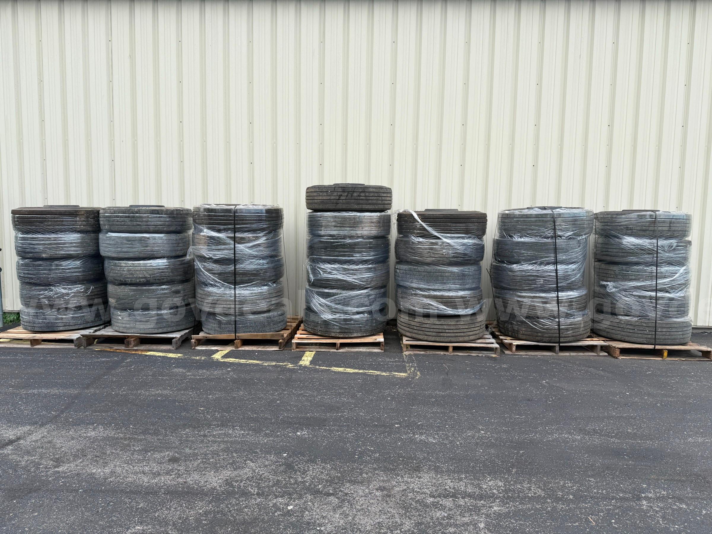 32 Firestone FS591 295/75R22.5 School Bus / Semi Truck Steer Tires on Steel Wheels – Virgin Take-Offs