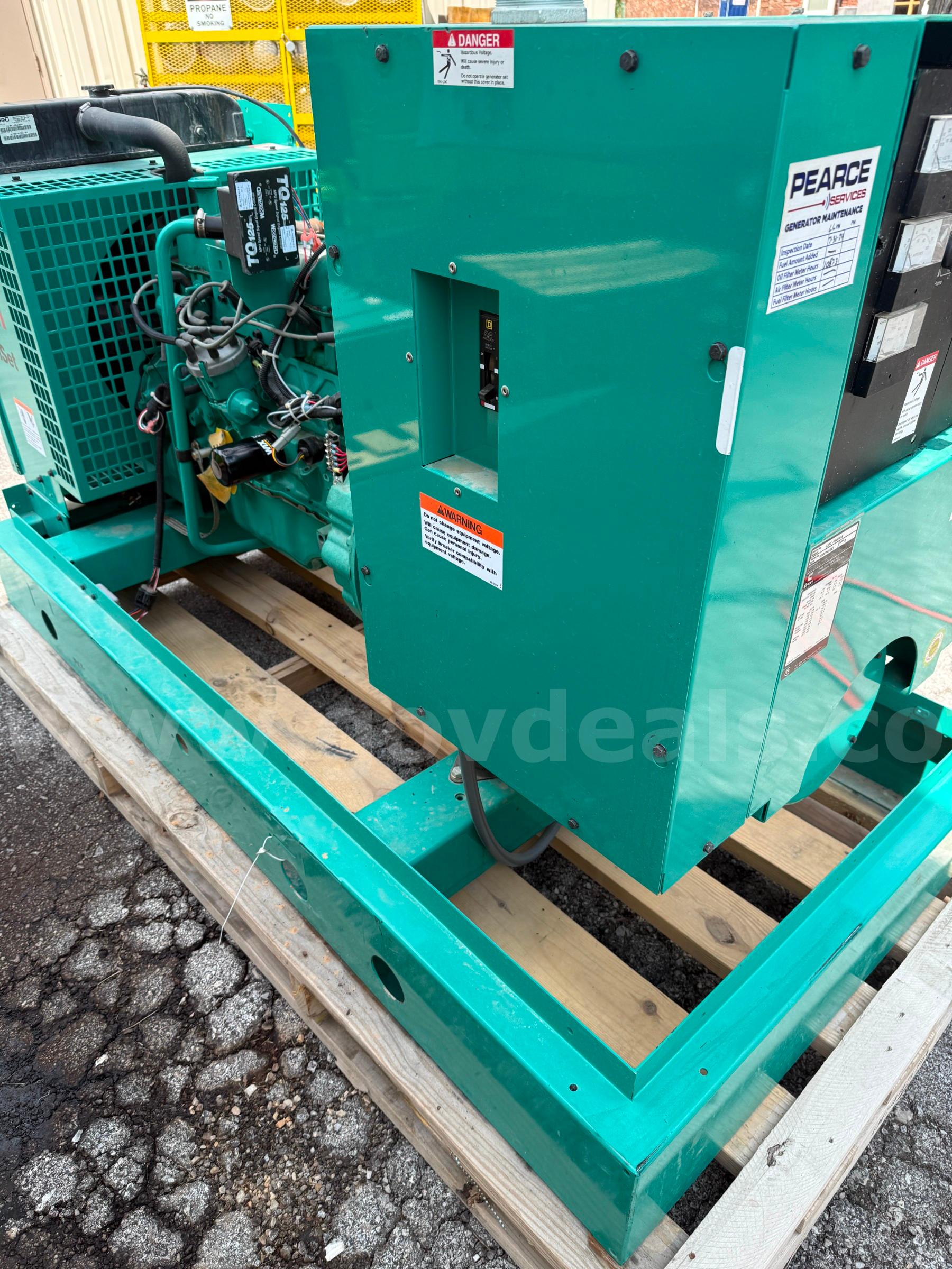 Cummins Onan 45kW Generator w/ 225A Automatic Transfer Switch – 1,072 Hours Cummins 225A Government Surplus Auction - Photo #4