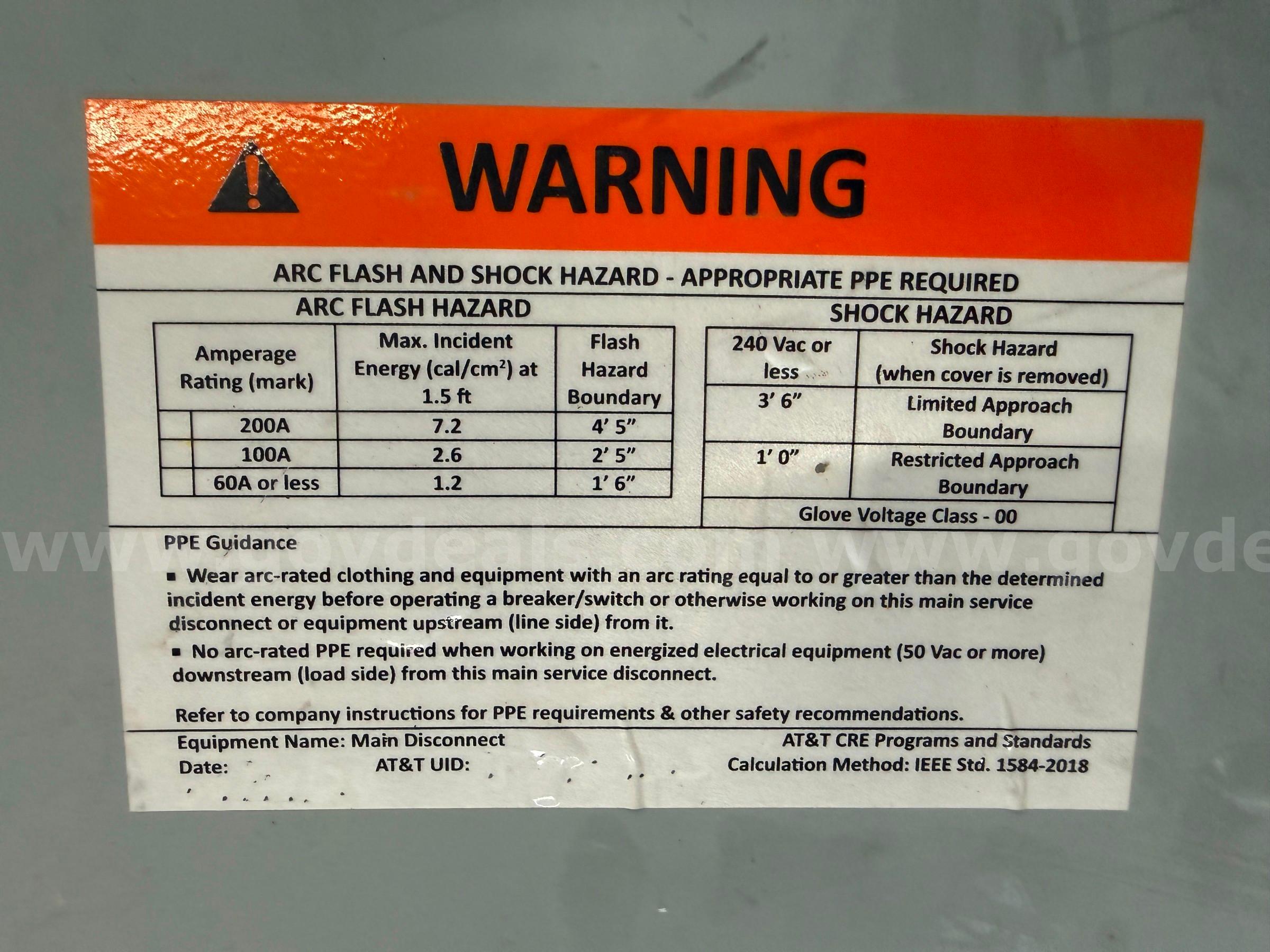 Square D 400A 240V 3-Pole Manual Double Throw Transfer Switch Generator  400A Government Surplus Auction - Photo #2