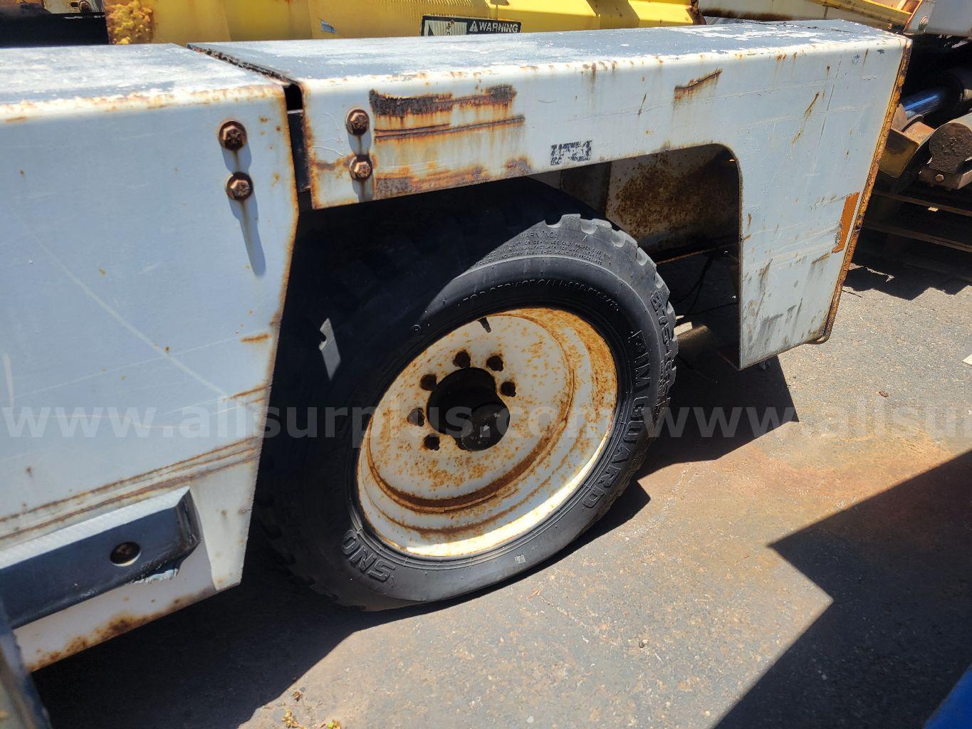 4pcs Tug Tech Ground Support Equipment, for parts   Government Surplus Auction - Photo #6