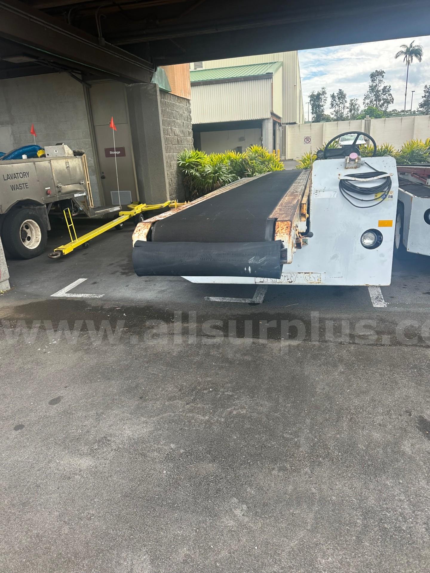 2000 Tug 660 Belt Loader Tug 660 Government Surplus Auction - Photo #2
