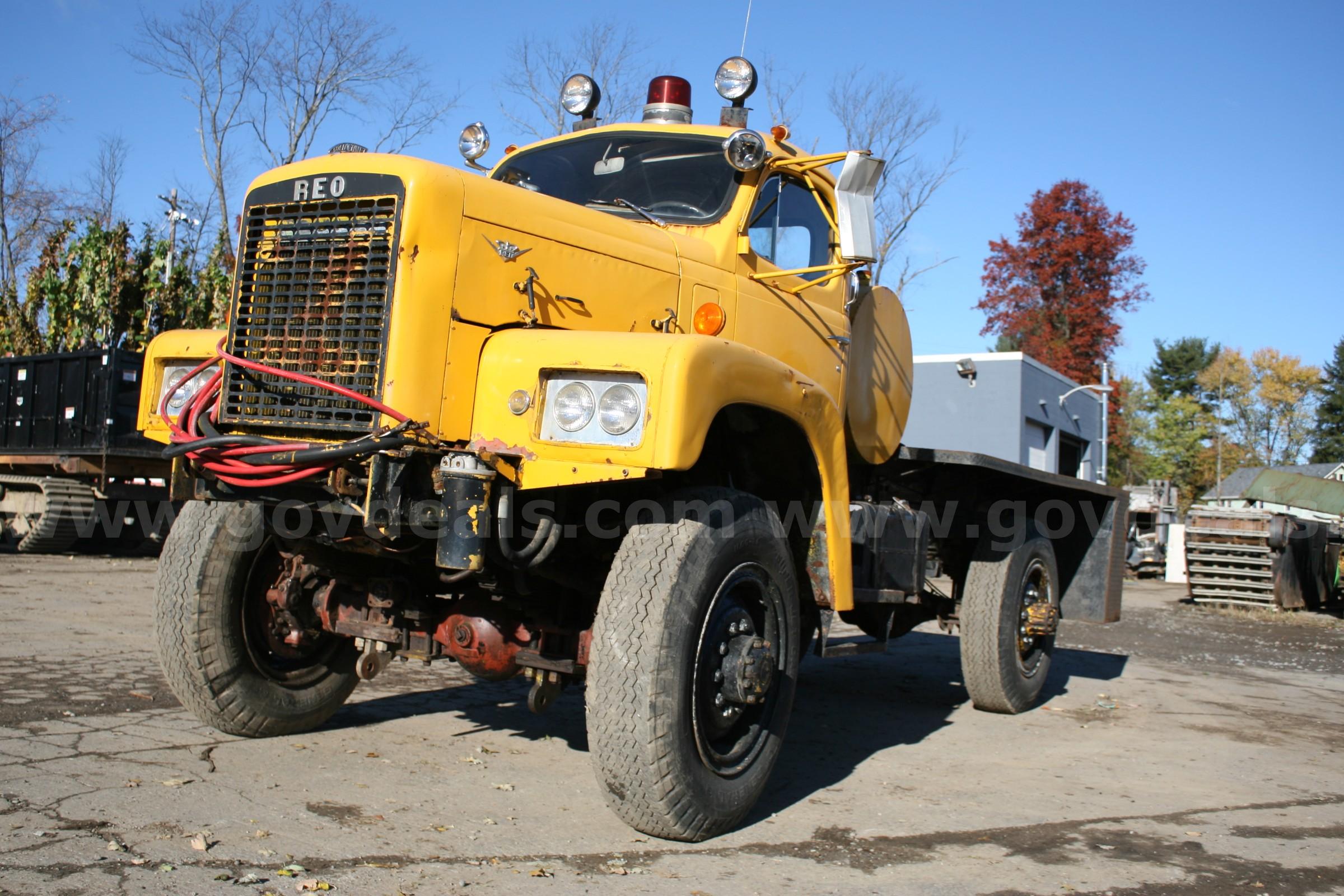 1967 Reo 512 Cummins Diesel 4x4 Very Rare Flatbed Reo 512 Government Surplus Auction - Photo #2