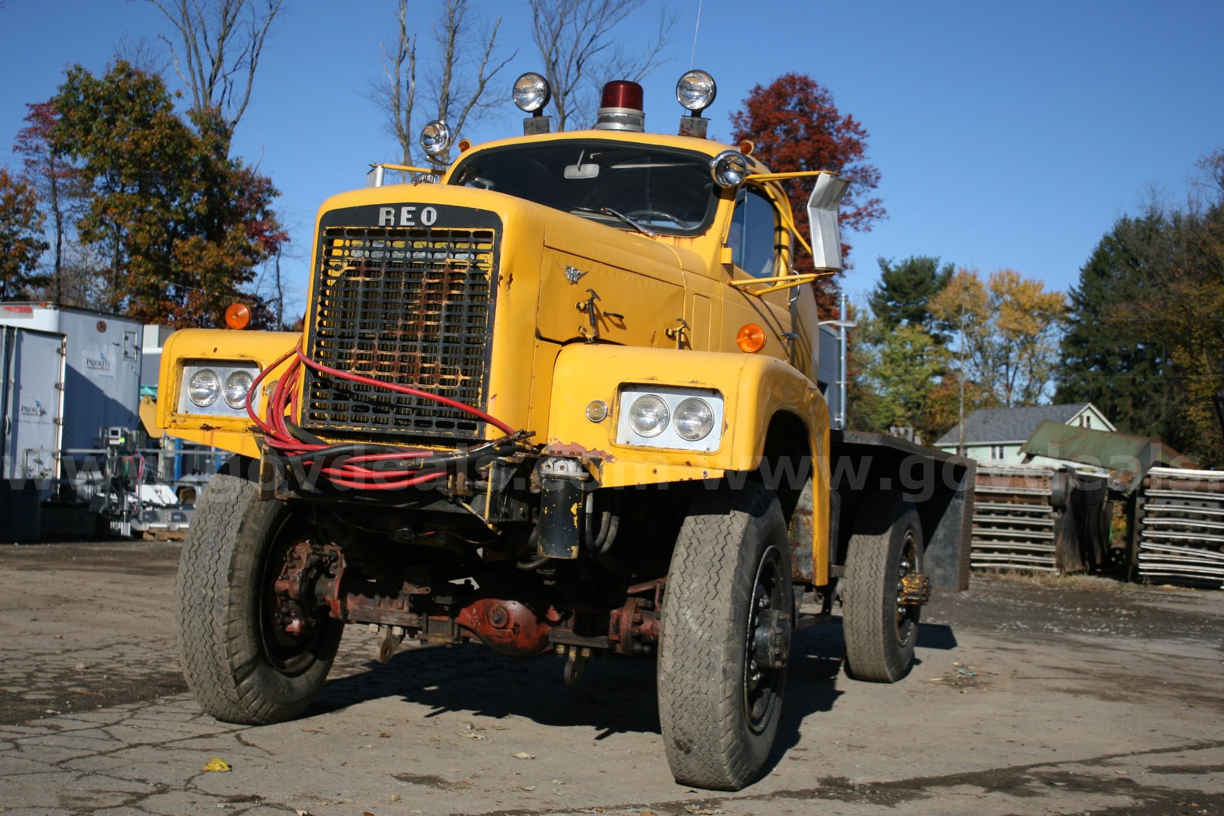 1967 Reo 512 Cummins Diesel 4x4 Very Rare Flatbed Reo 512 Government Surplus Auction - Photo #3
