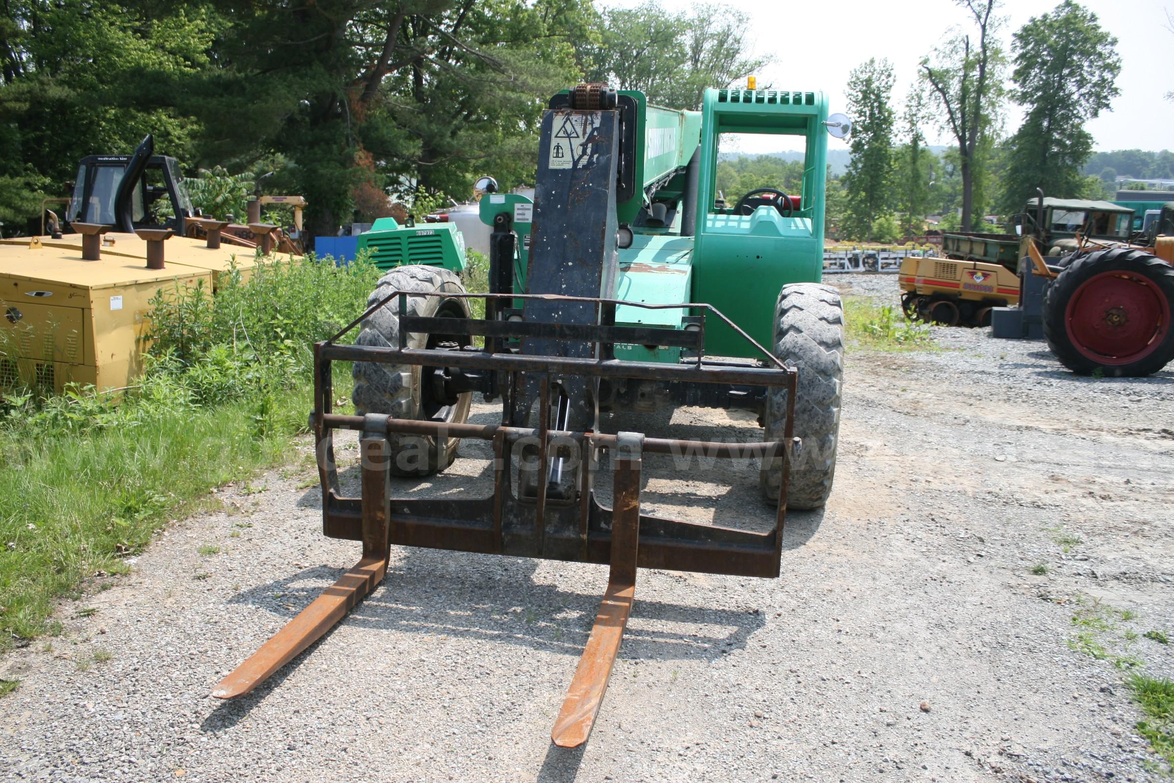 2016 Skytrak 6042 42" 6,000lbs Forklift Telehandler Skytrak 6042 Government Surplus Auction - Photo #4