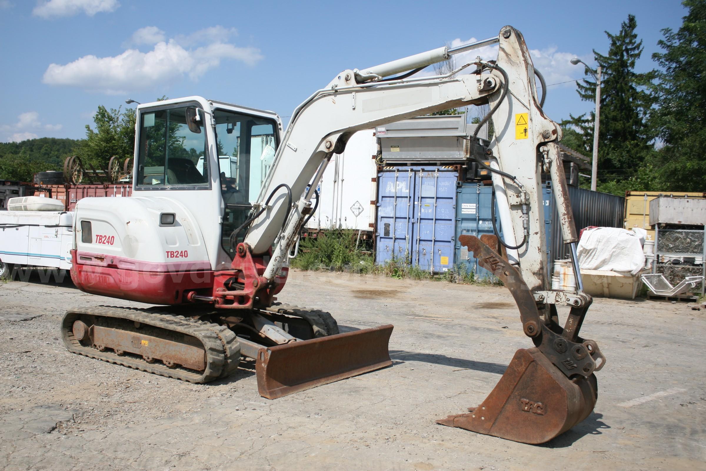 2017 Takeuchi TB240 Hydraulic Excavator Takeuchi TB240 Government Surplus Auction - Photo #2