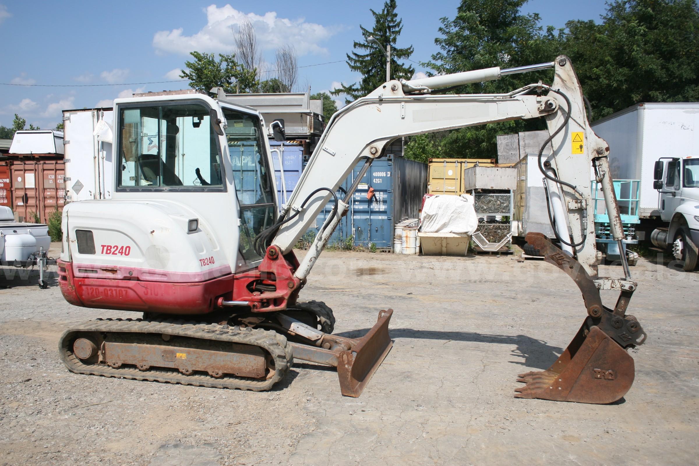 2017 Takeuchi TB240 Hydraulic Excavator Takeuchi TB240 Government Surplus Auction - Photo #3