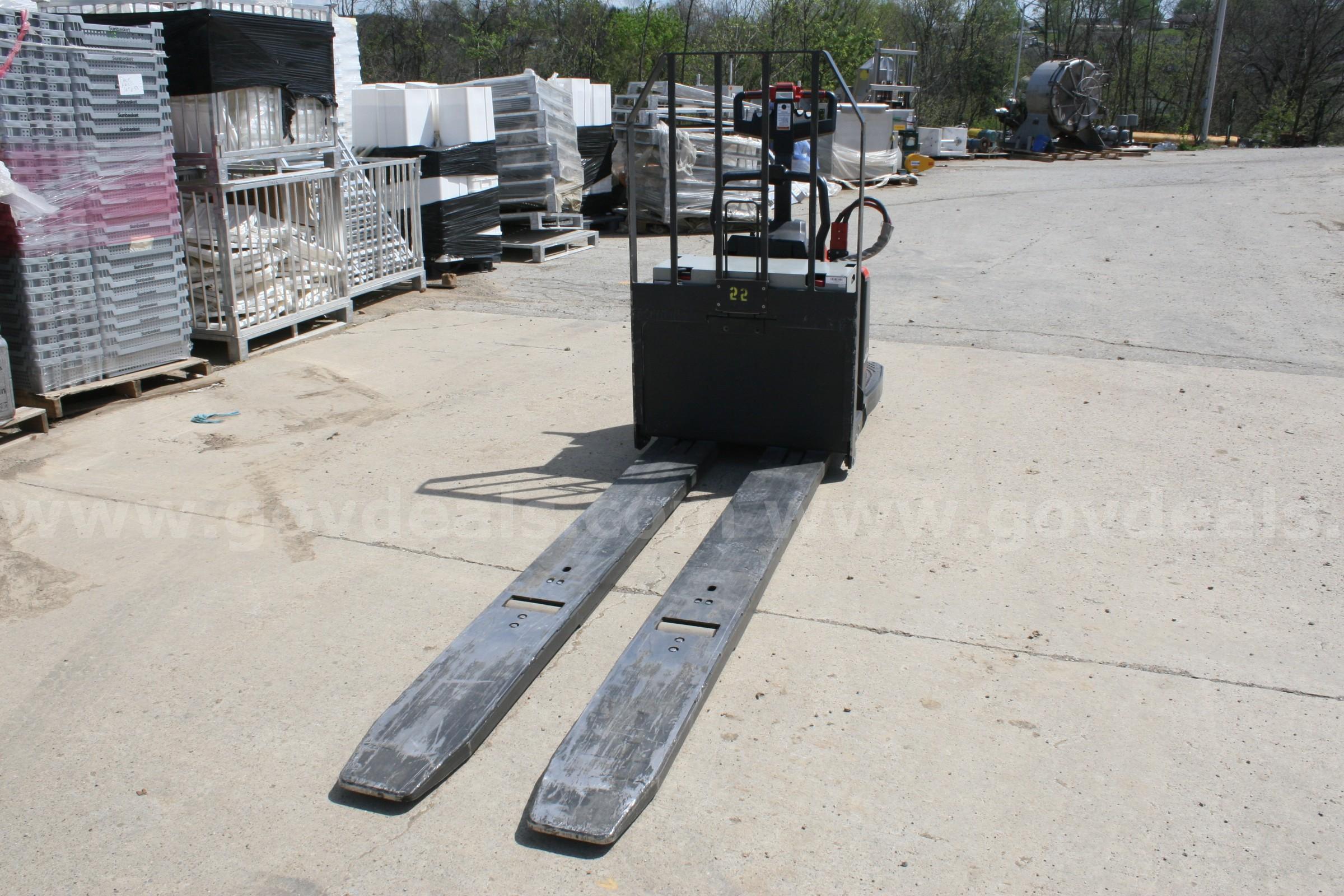 2024 Linde Electric Pallet Jack Model EWR40 Linde EWR40 Government Surplus Auction - Photo #2