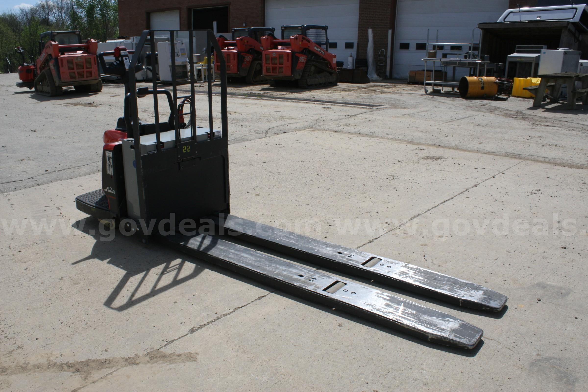 2024 Linde Electric Pallet Jack Model EWR40 Linde EWR40 Government Surplus Auction - Photo #4