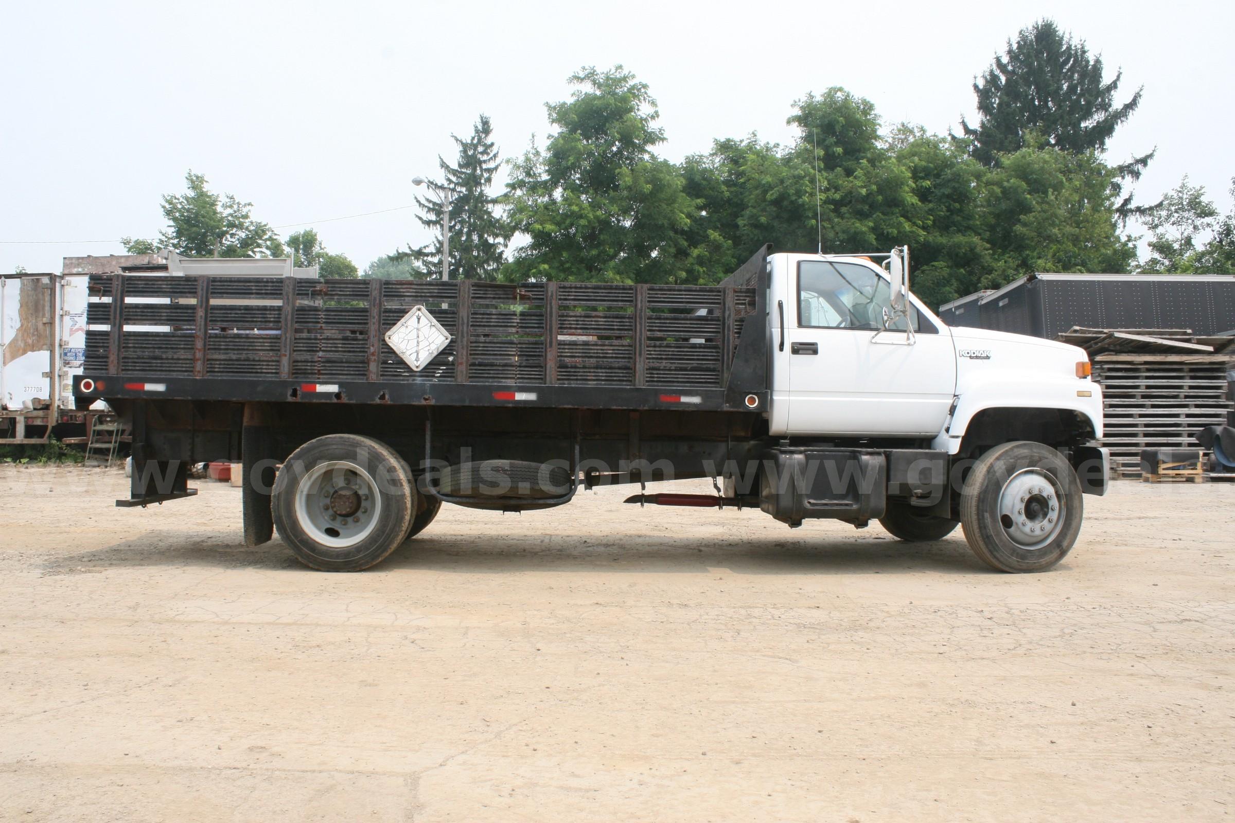 1991 Chevrolet Kodiak C7500 Stakebed Chevrolet C7500 Government Surplus Auction - Photo #2