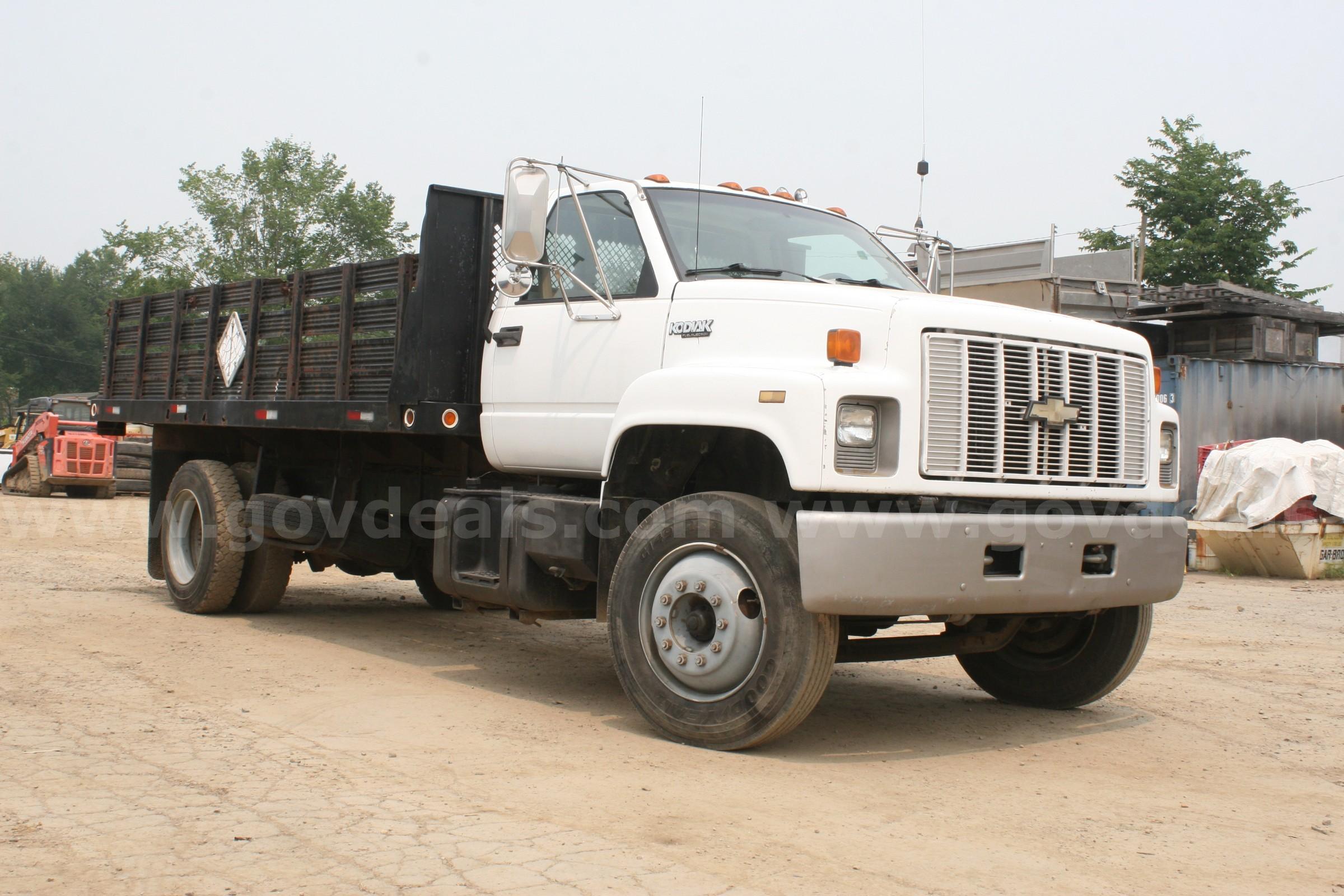 1991 Chevrolet Kodiak C7500 Stakebed Chevrolet C7500 Government Surplus Auction - Photo #3