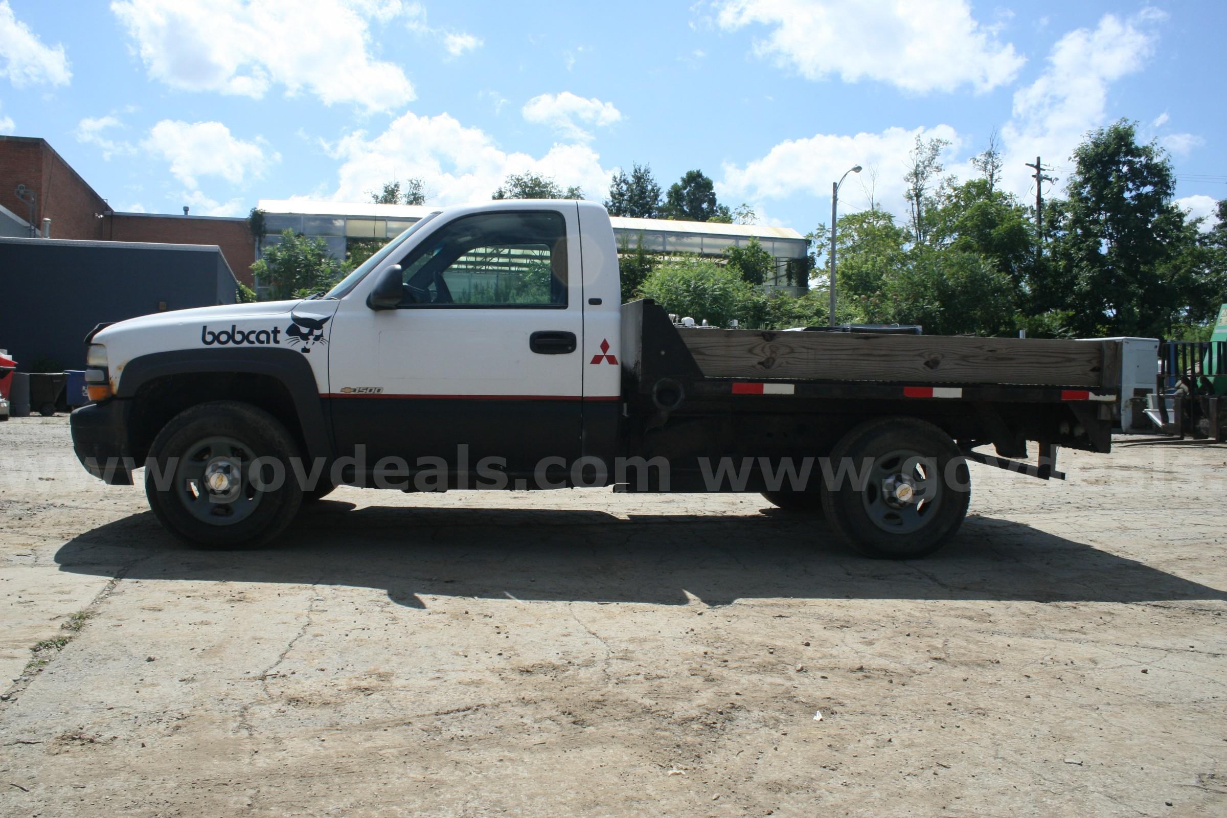 2001 Chevrolet Silverado 1500 8ft Bed 4WD Chevrolet Silverado Government Surplus Auction - Photo #2