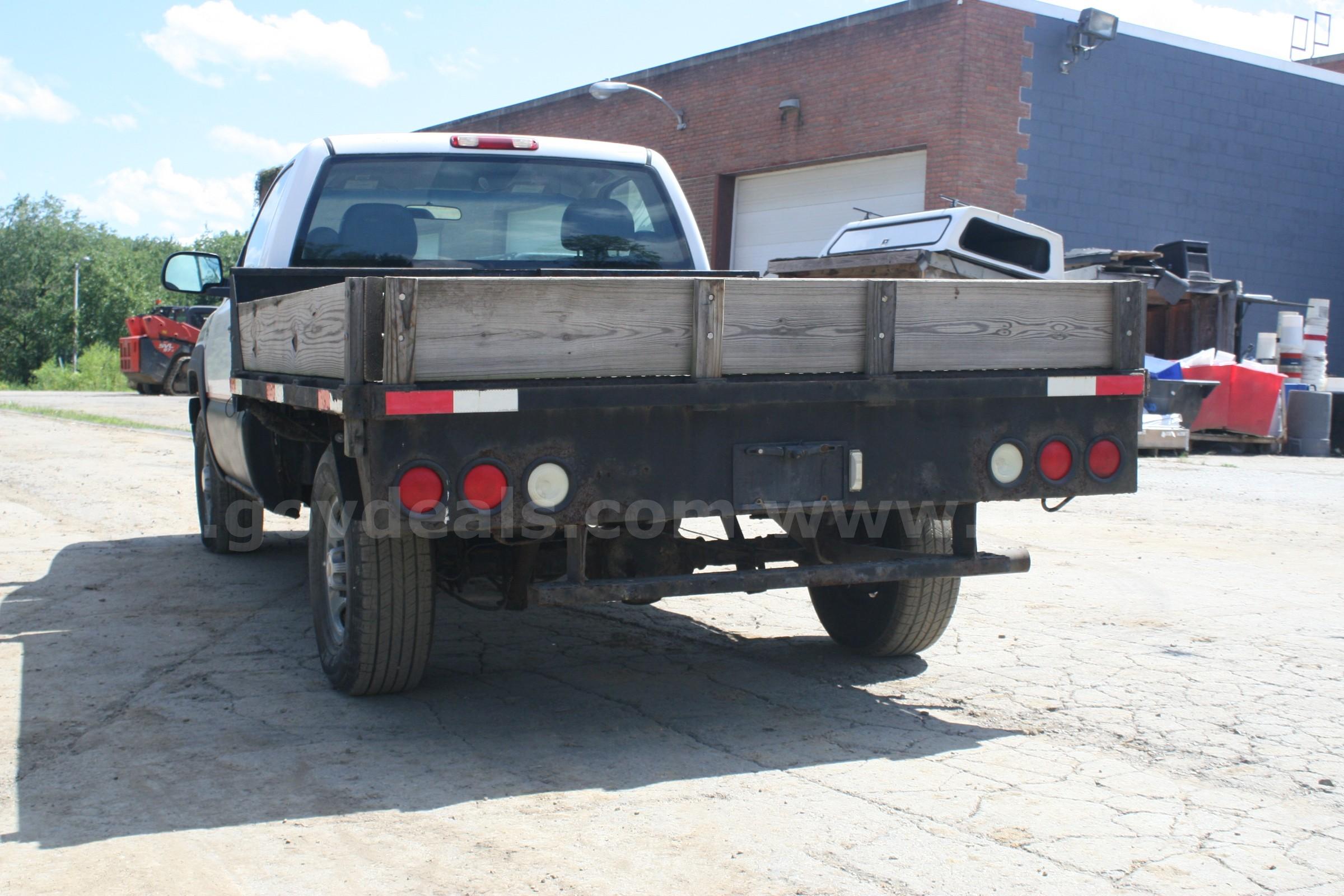 2001 Chevrolet Silverado 1500 8ft Bed 4WD Chevrolet Silverado Government Surplus Auction - Photo #4
