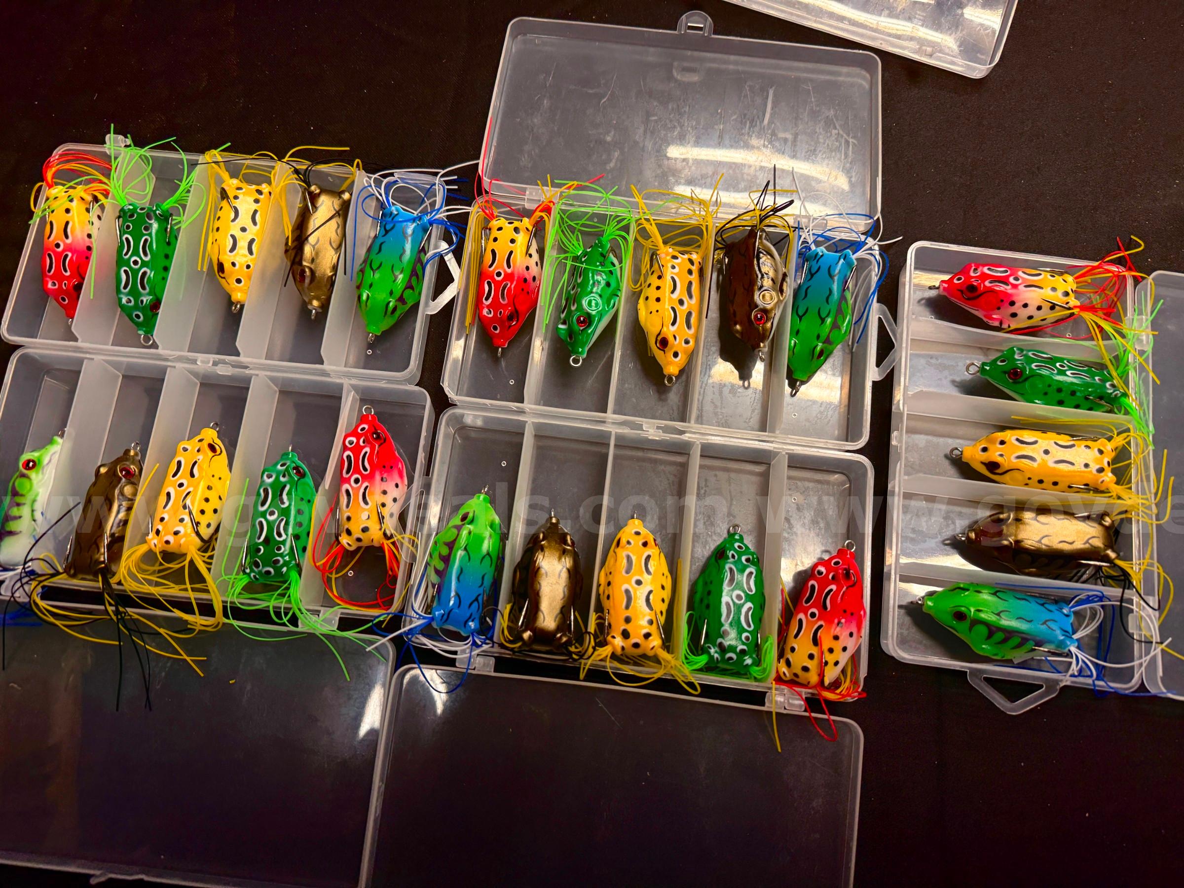 Free Shipping New Lot of 25 Hollow Body Frog Fishing Lures w Case Top Water Case  Government Surplus Auction - Photo #5