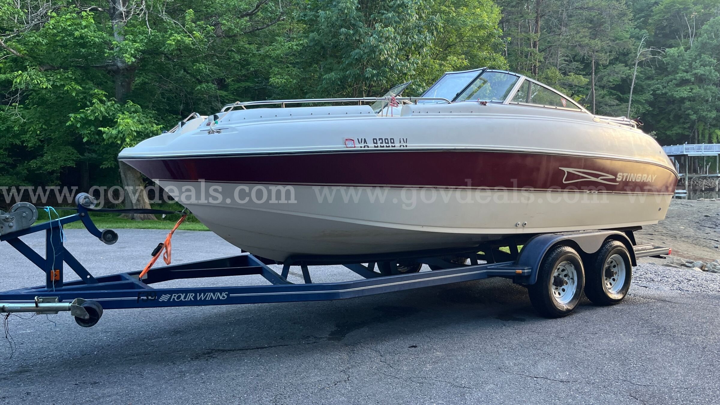 1998 Stingray 220 DS - Runs and Drives Great MerCruiser 240HP - Freshwater Boat Sting Ray 220 Government Surplus Auction - Photo #2