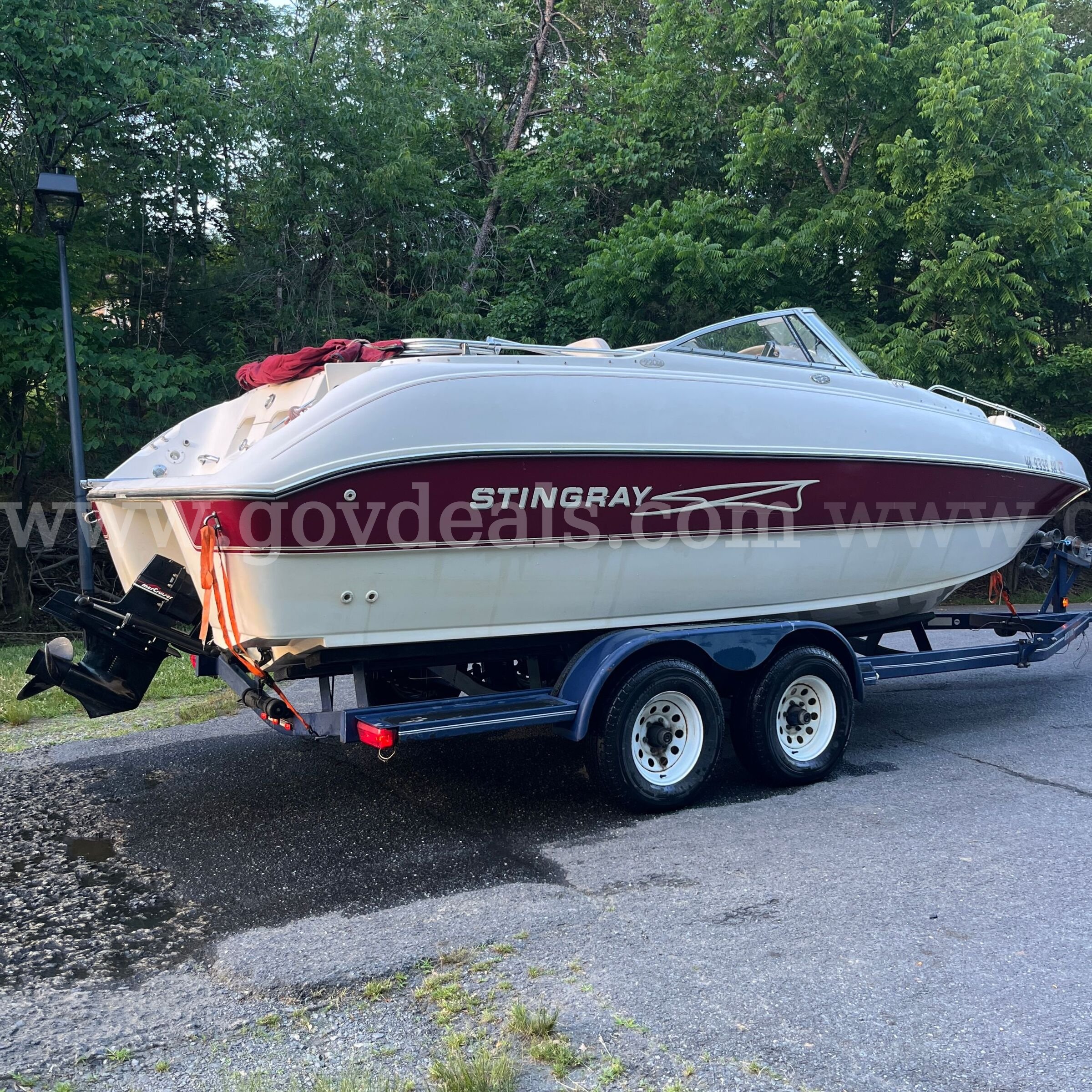 1998 Stingray 220 DS - Runs and Drives Great MerCruiser 240HP - Freshwater Boat Sting Ray 220 Government Surplus Auction - Photo #4