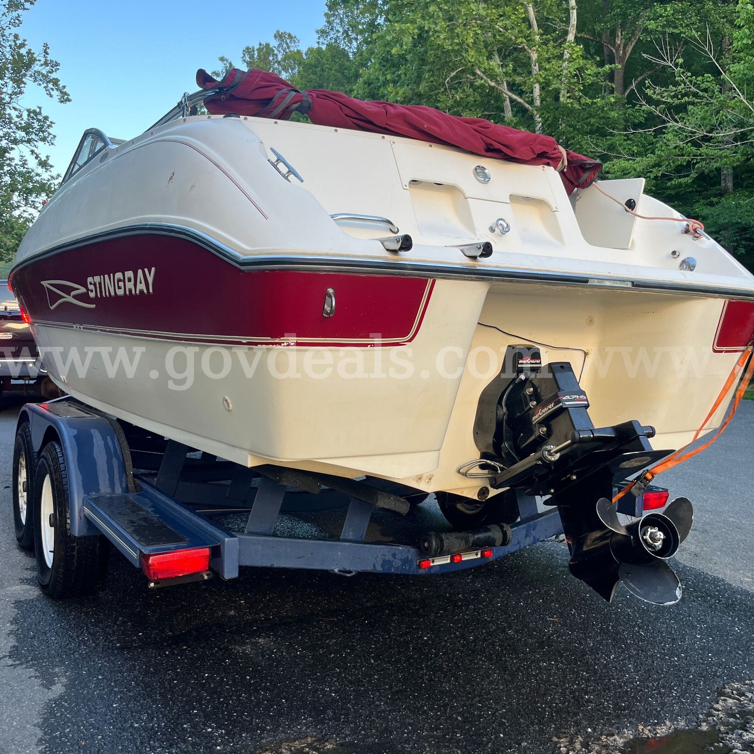 1998 Stingray 220 DS - Runs and Drives Great MerCruiser 240HP - Freshwater Boat Sting Ray 220 Government Surplus Auction - Photo #6