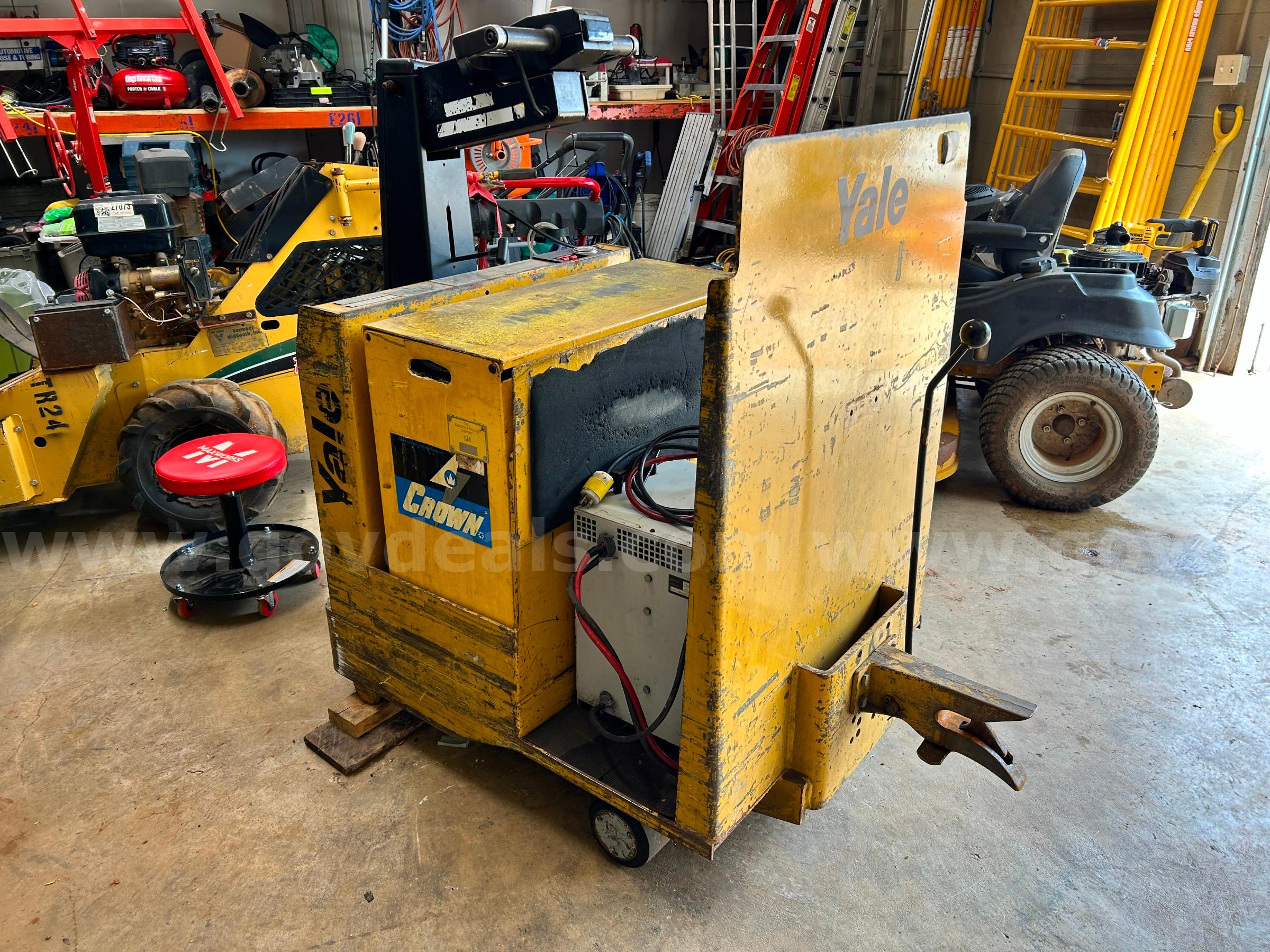 Yale Electric Industrial Truck Electric Tugger Trailer Mover Yale  Government Surplus Auction - Photo #2