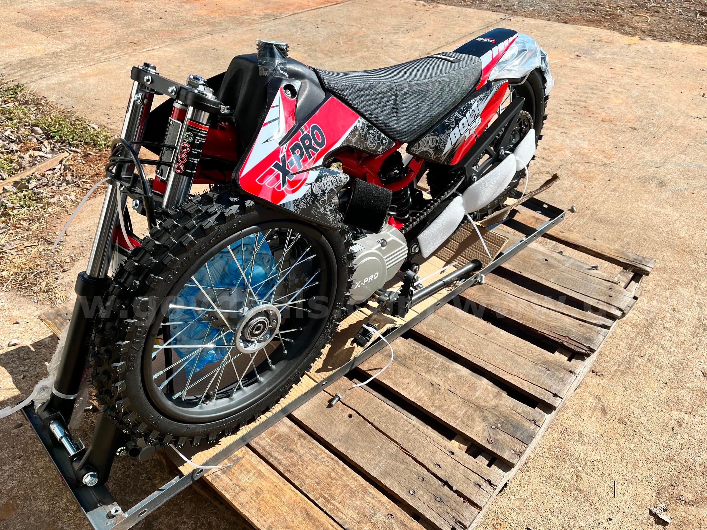 FREE FREIGHT SHIPPING – New 125cc Dirt Bike with Zongshen Engine, 4-Speed, Inverted Forks & Hydraulic Disc Brakes  125cc Government Surplus Auction - Photo #3