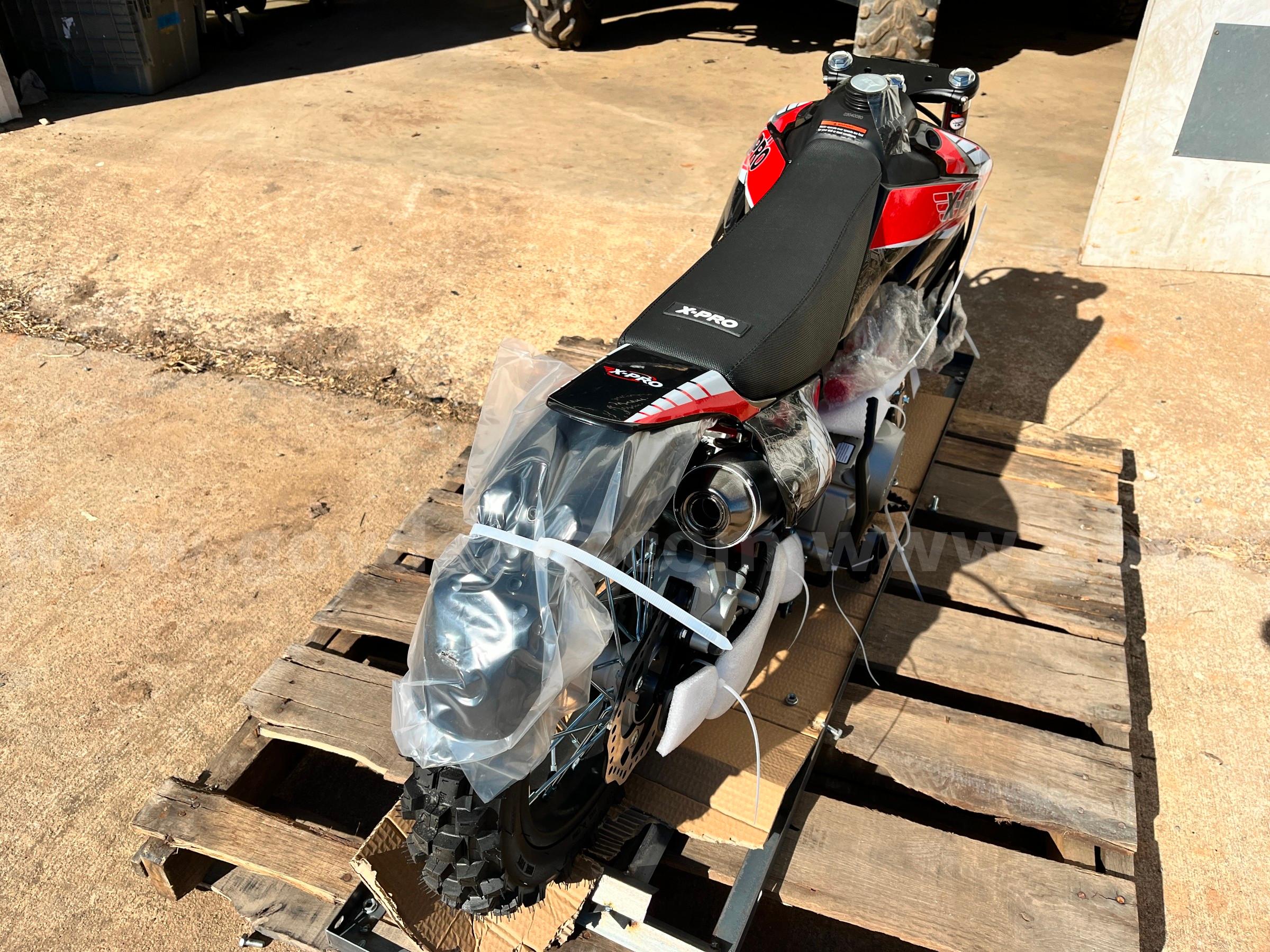 FREE FREIGHT SHIPPING – New 125cc Dirt Bike with Zongshen Engine, 4-Speed, Inverted Forks & Hydraulic Disc Brakes  125cc Government Surplus Auction - Photo #5