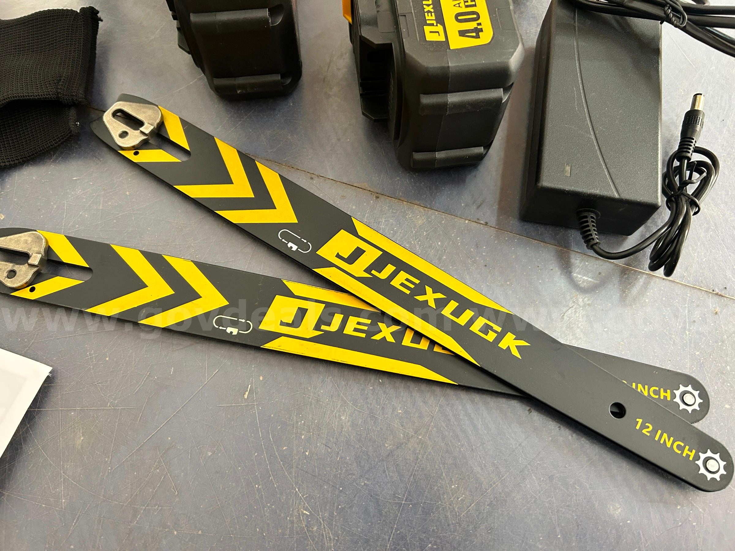 Free Shipping - NEW Factory Sealed - 12" Brushless Cordless Chainsaw –Handheld Electric Chain Saw with 2×4.0Ah Batteries   Government Surplus Auction - Photo #4
