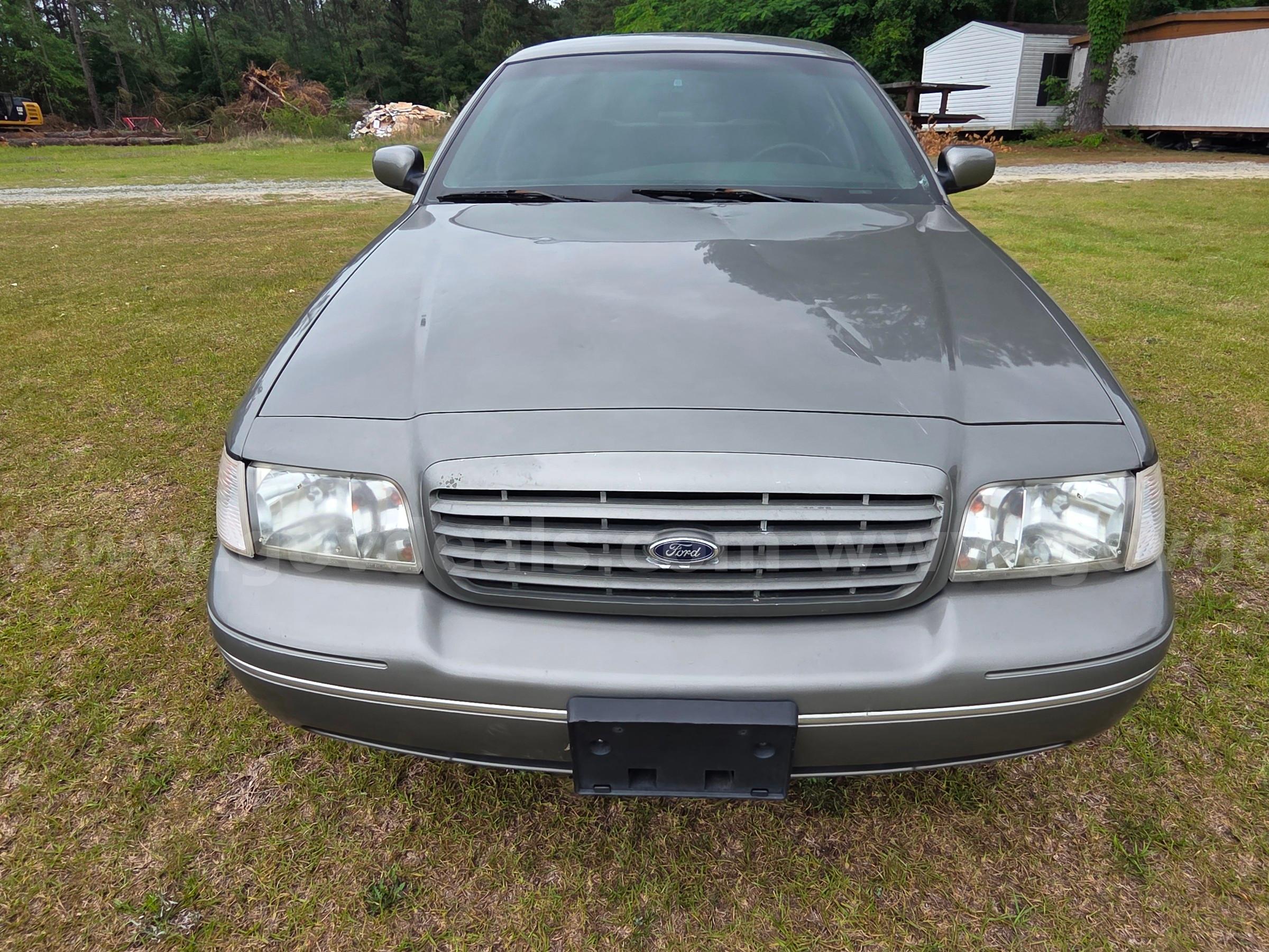 2002 Ford Crown Victoria LX Ford Crown Victoria Government Surplus Auction - Photo #2