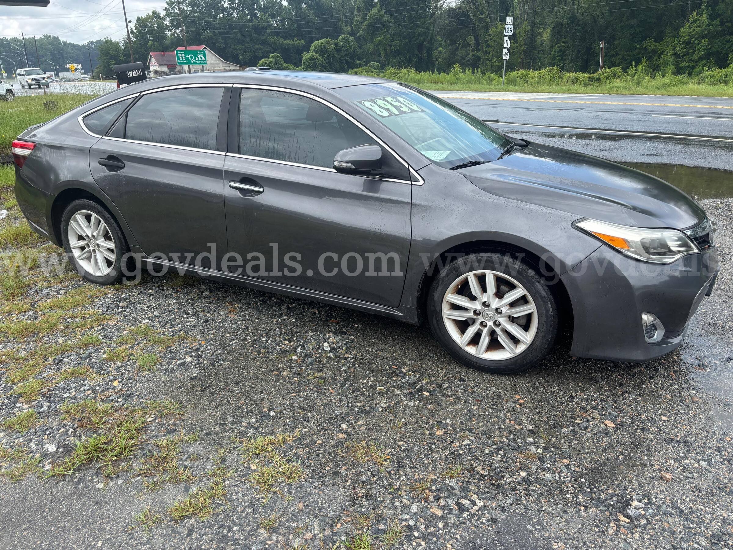 2014 Toyota Avalon XLE Premium Toyota Avalon XLE Premium Government Surplus Auction - Photo #3