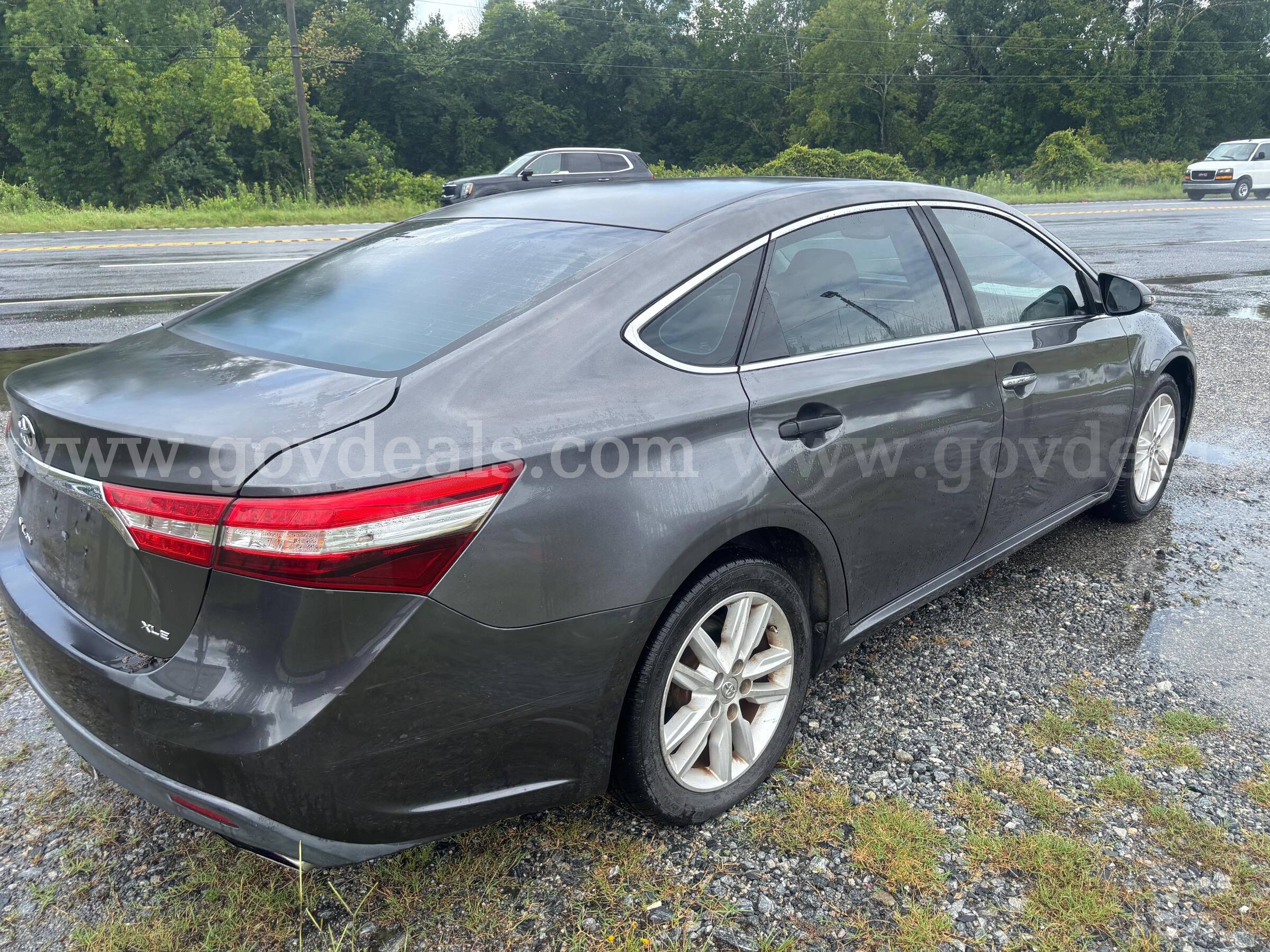 2014 Toyota Avalon XLE Premium Toyota Avalon XLE Premium Government Surplus Auction - Photo #4