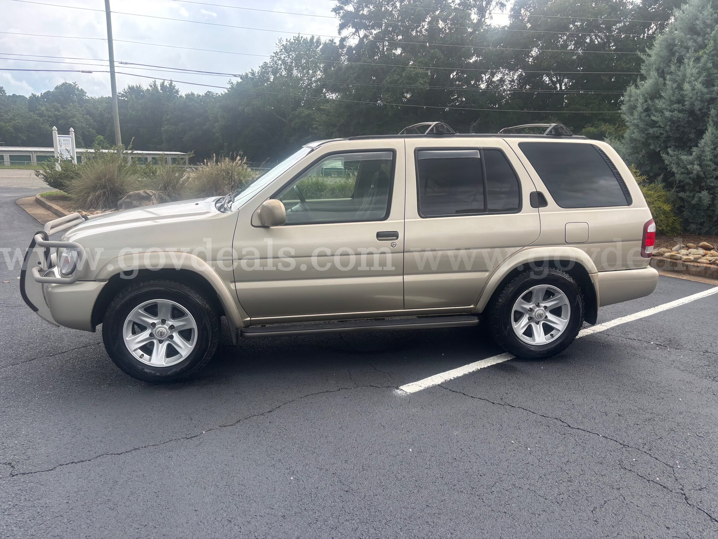 2002 Nissan Pathfinder LE Nissan Pathfinder LE Government Surplus Auction - Photo #2